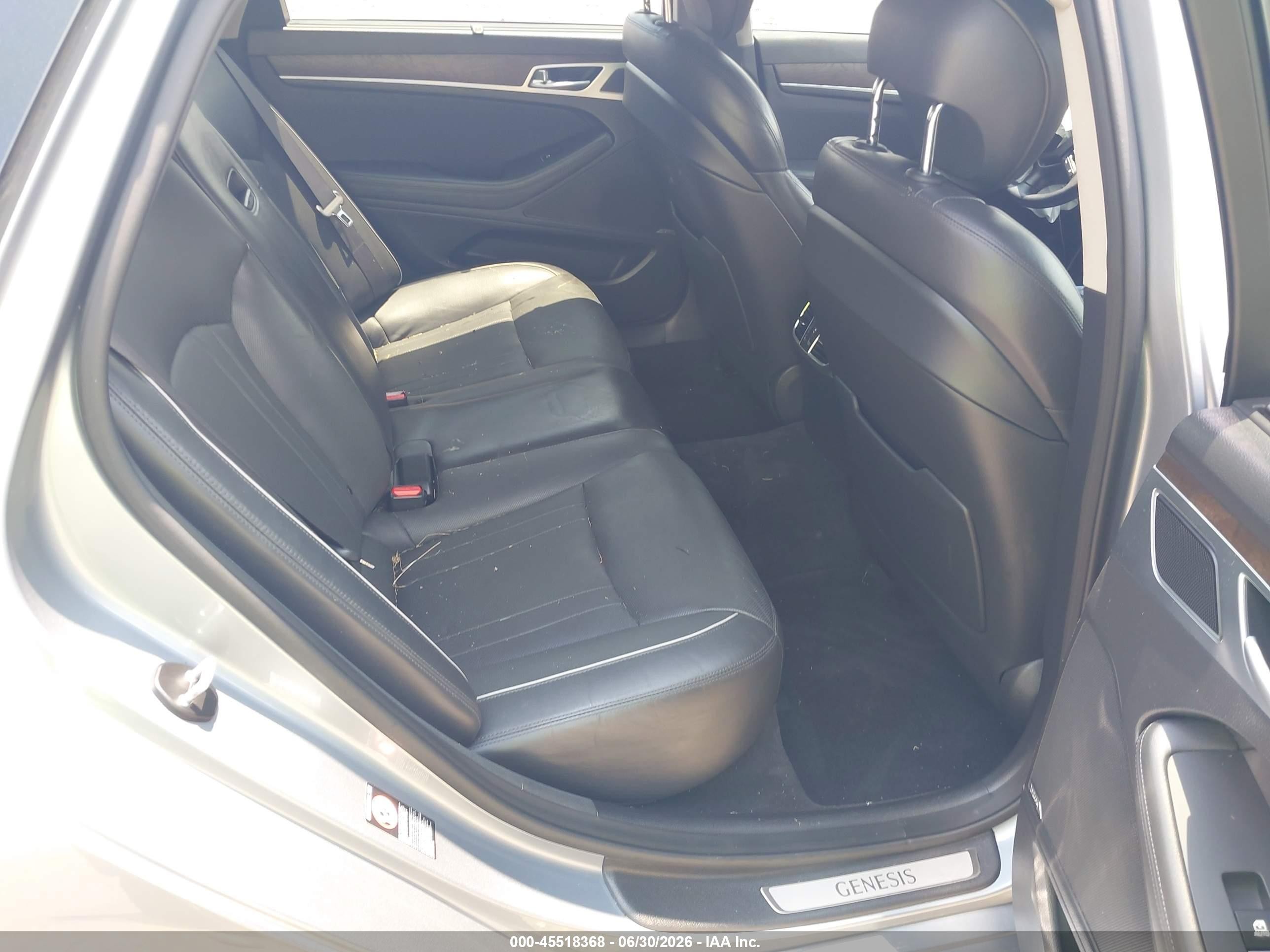 2015 Hyundai Genesis 3.8 Gray vin: KMHGN4JE2FU075510
