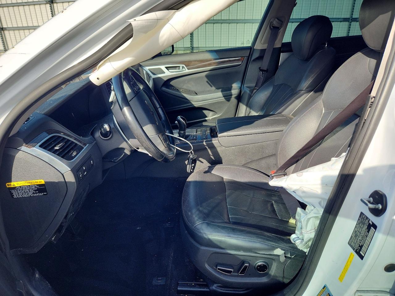 2015 Hyundai Genesis 3.8l White vin: KMHGN4JE2FU091674