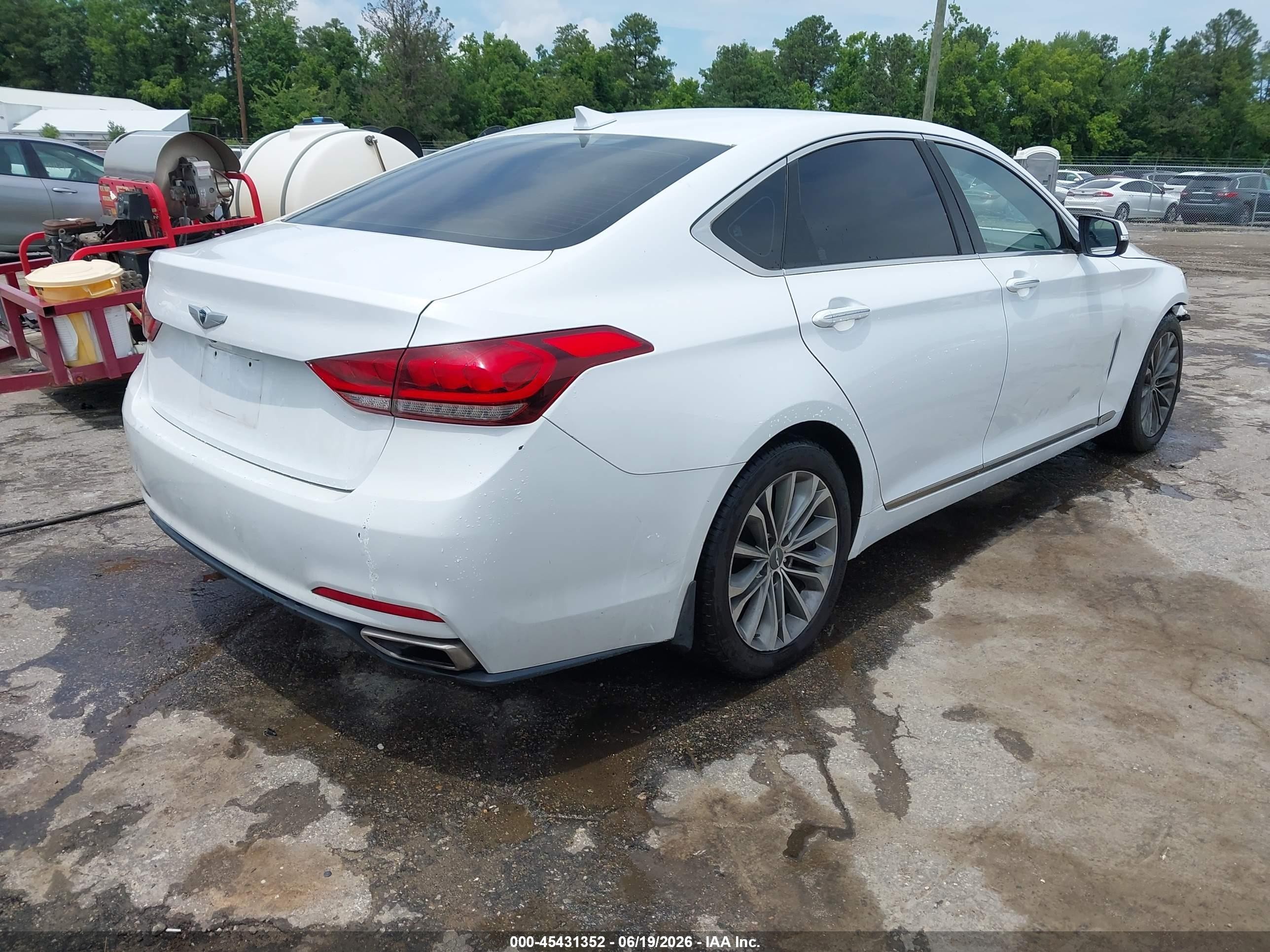 2015 Hyundai Genesis 3.8 White vin: KMHGN4JE2FU091934