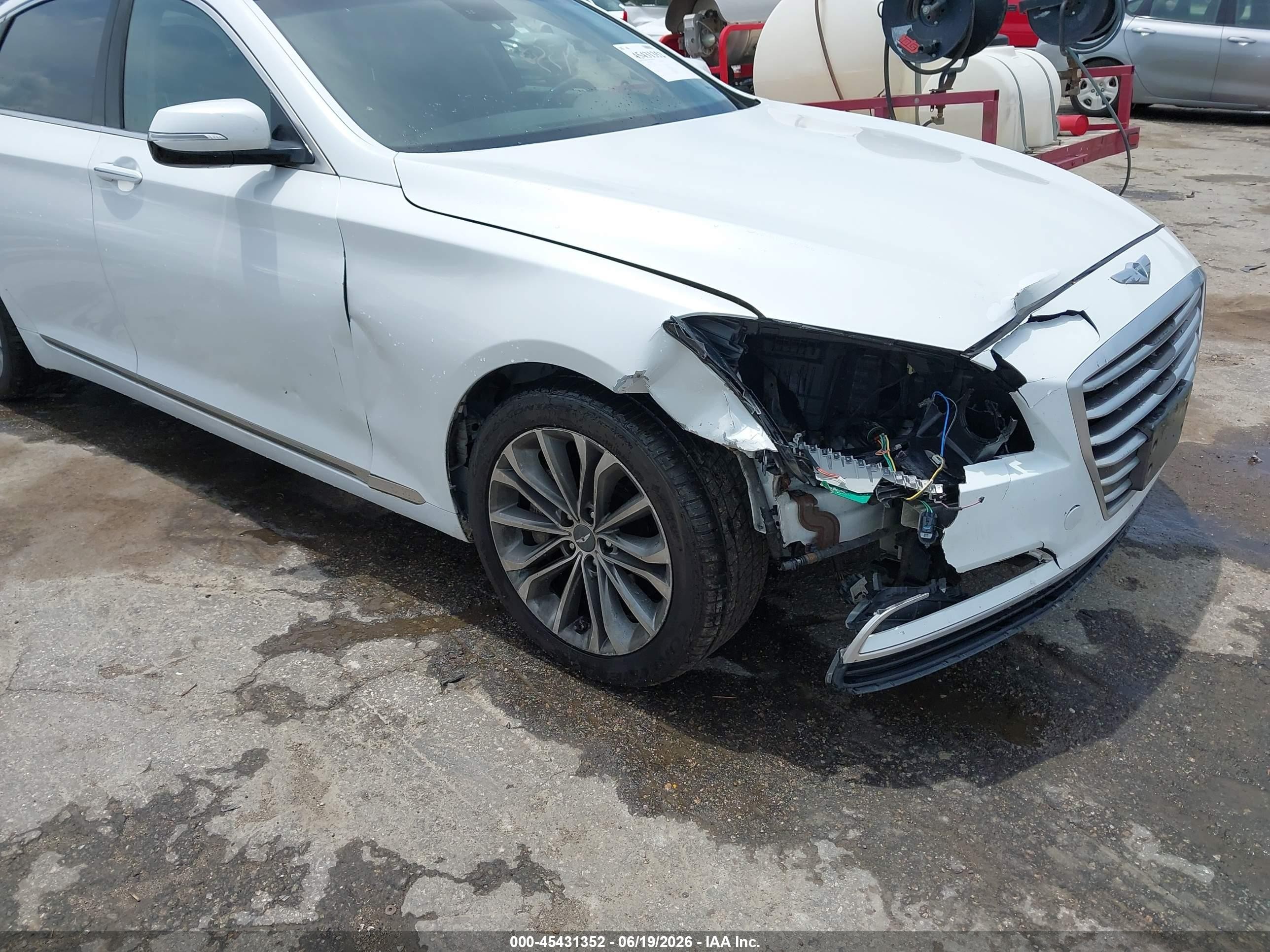 2015 Hyundai Genesis 3.8 White vin: KMHGN4JE2FU091934