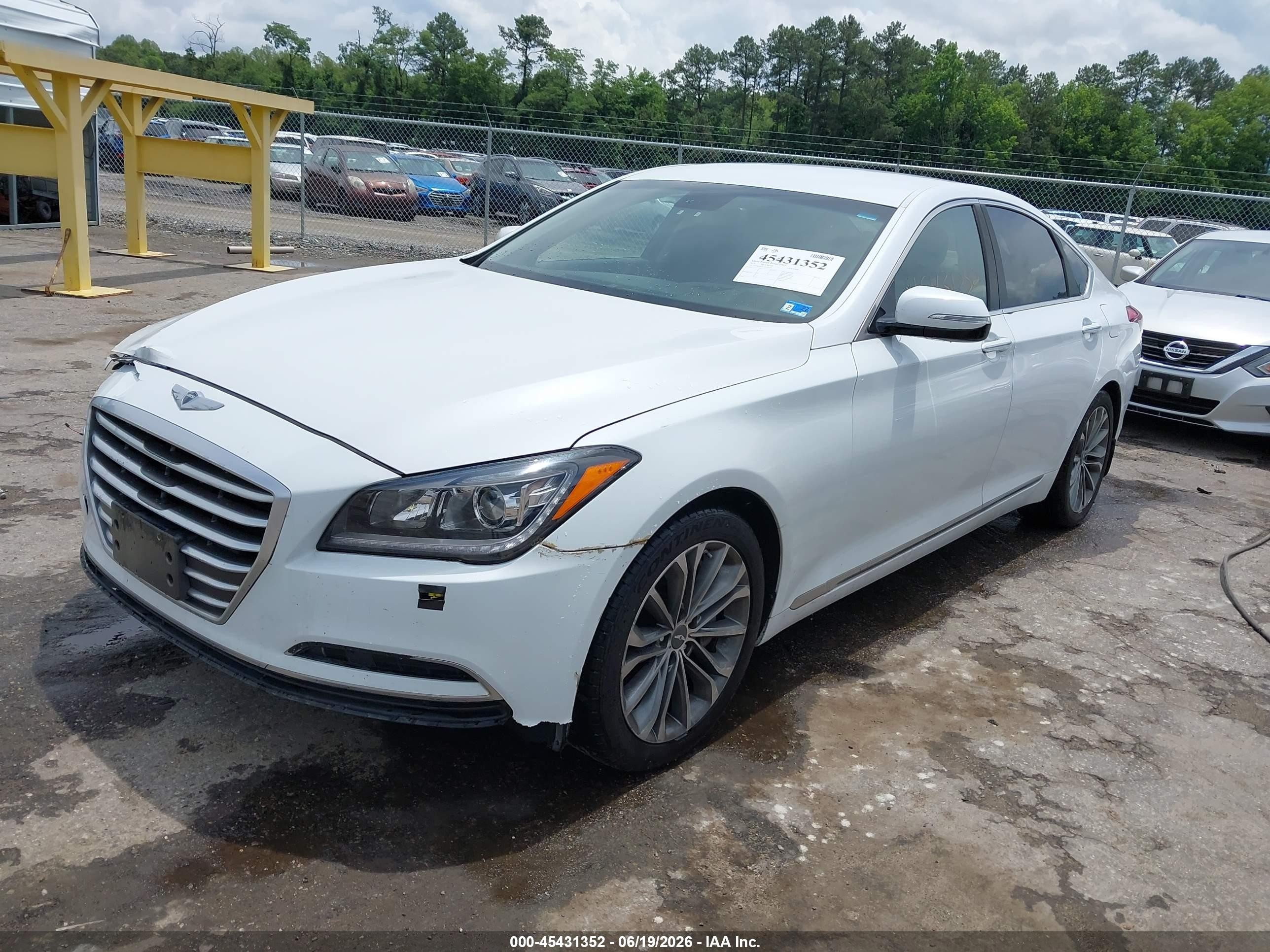 2015 Hyundai Genesis 3.8 White vin: KMHGN4JE2FU091934