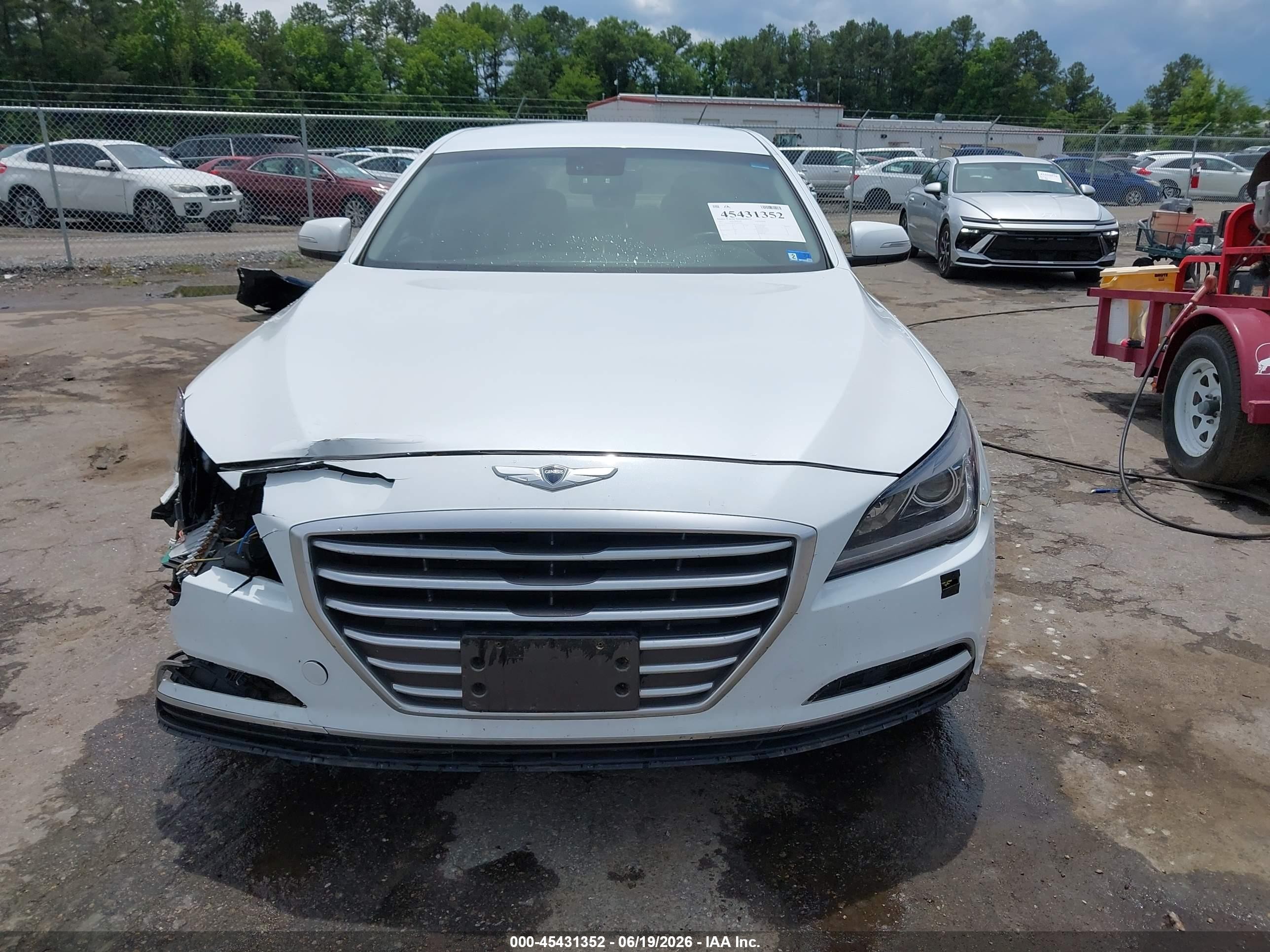 2015 Hyundai Genesis 3.8 White vin: KMHGN4JE2FU091934