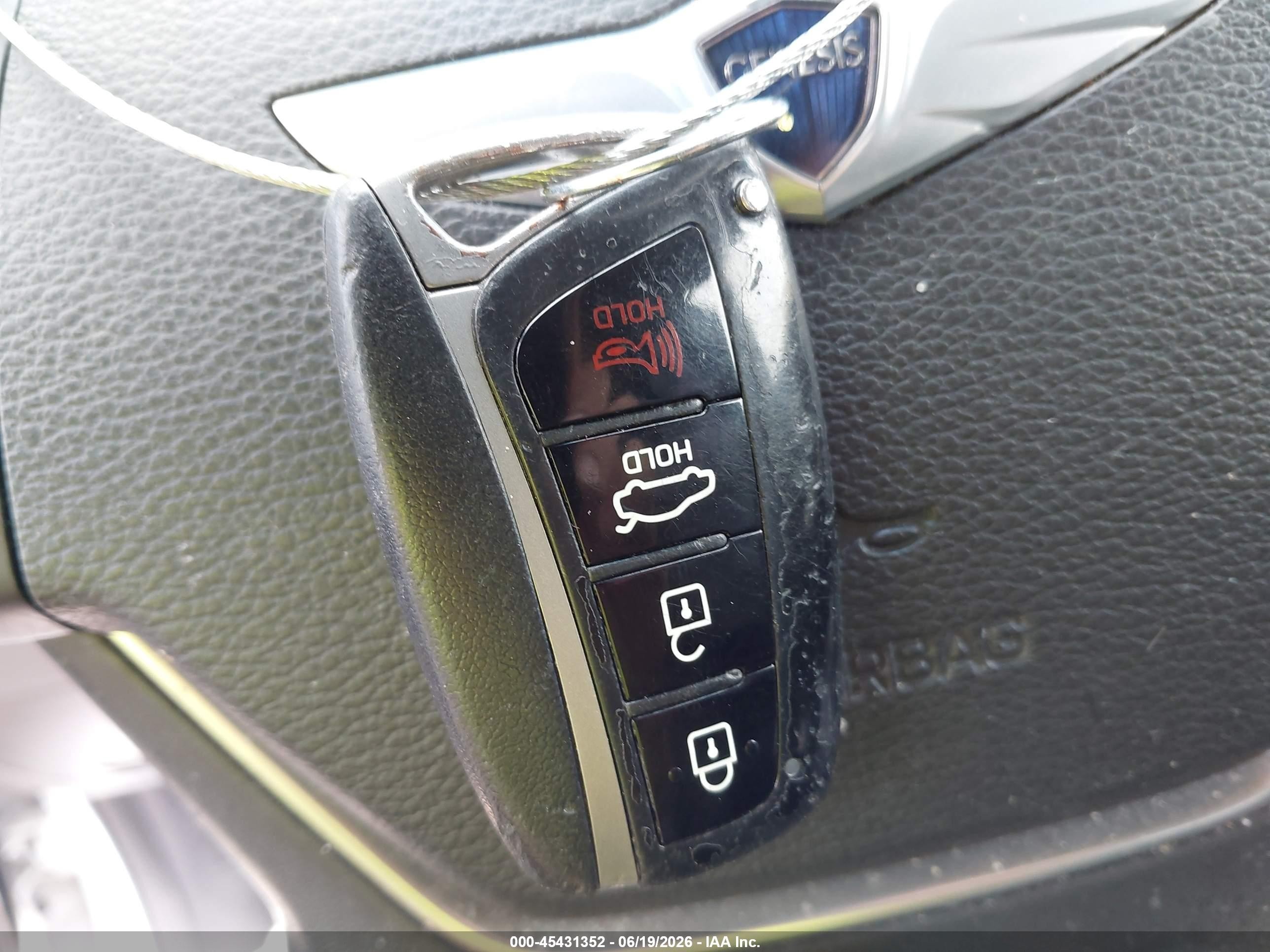 2015 Hyundai Genesis 3.8 White vin: KMHGN4JE2FU091934