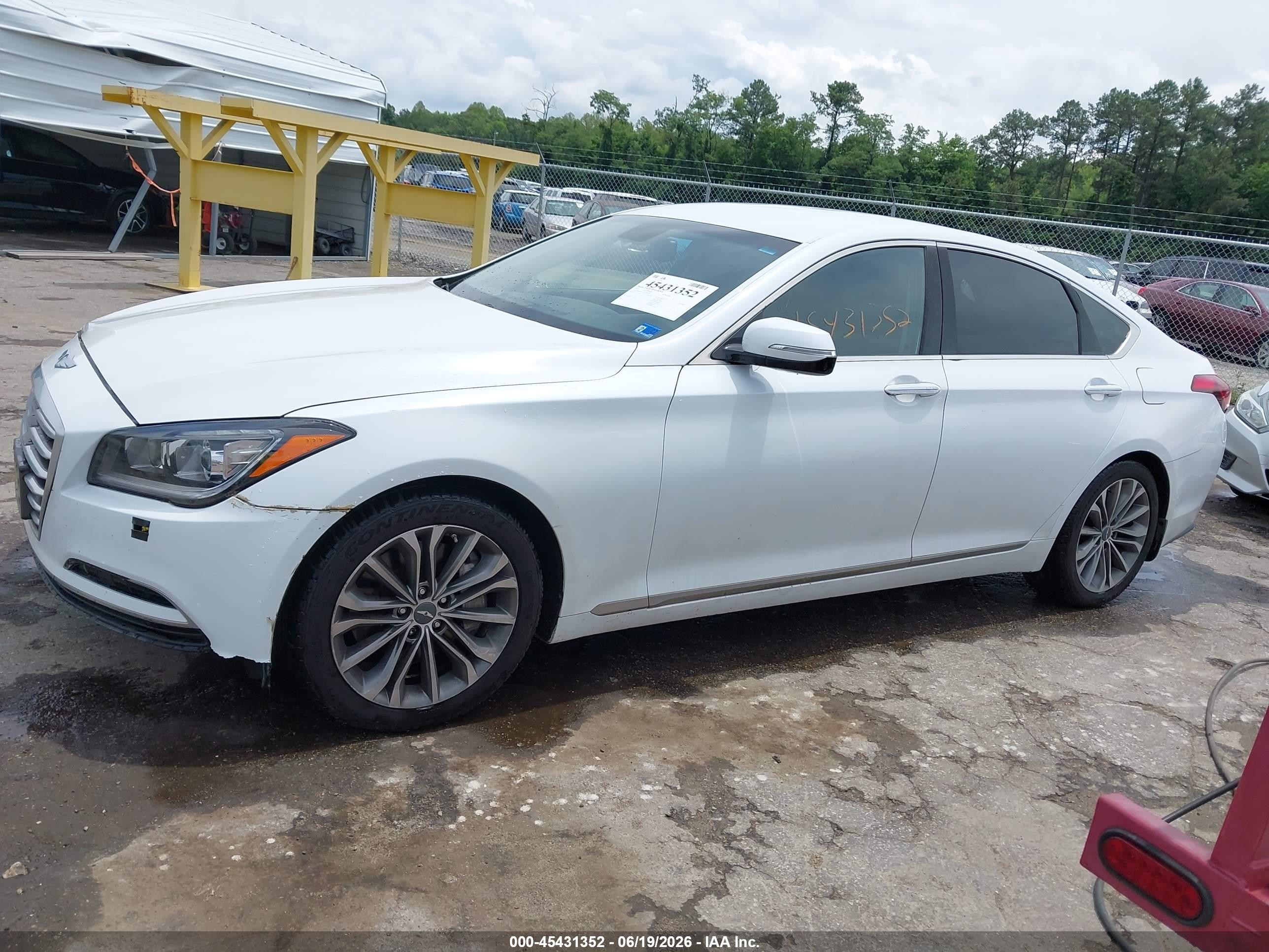 2015 Hyundai Genesis 3.8 White vin: KMHGN4JE2FU091934