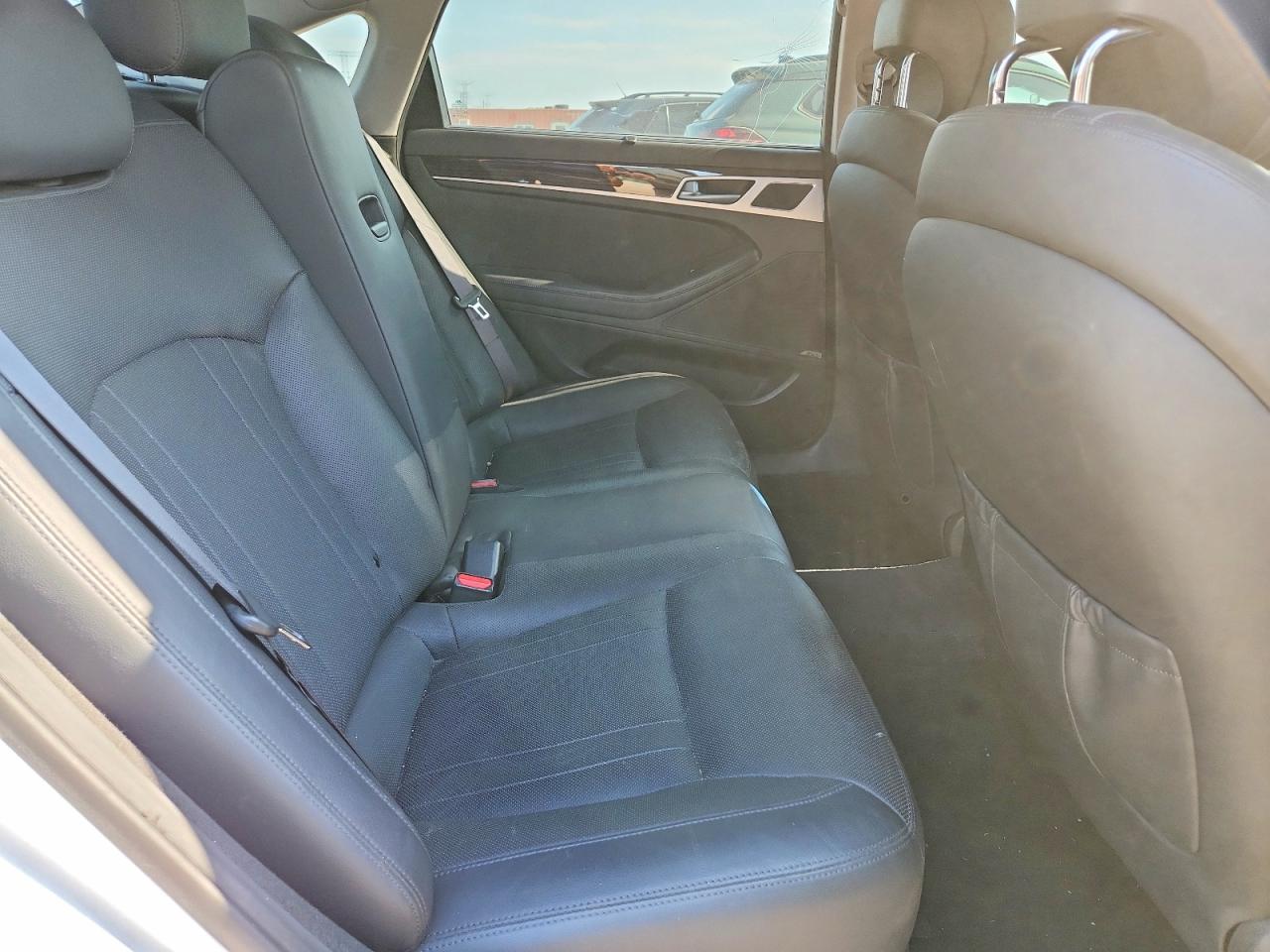 2015 Hyundai Genesis 3.8l White vin: KMHGN4JE2FU100695