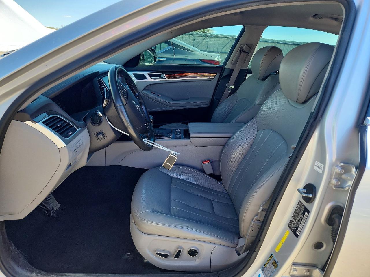 2018 Genesis G80 3.8 Серебряный vin: KMHGN4JE2JU249911