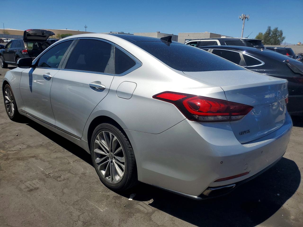 2015 Hyundai Genesis 3.8l Серебряный vin: KMHGN4JE3FU025733