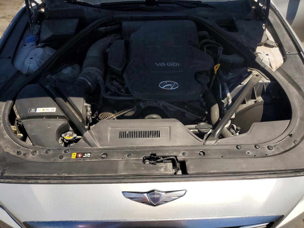 2015 Hyundai Genesis 3.8l Серебряный vin: KMHGN4JE3FU025733