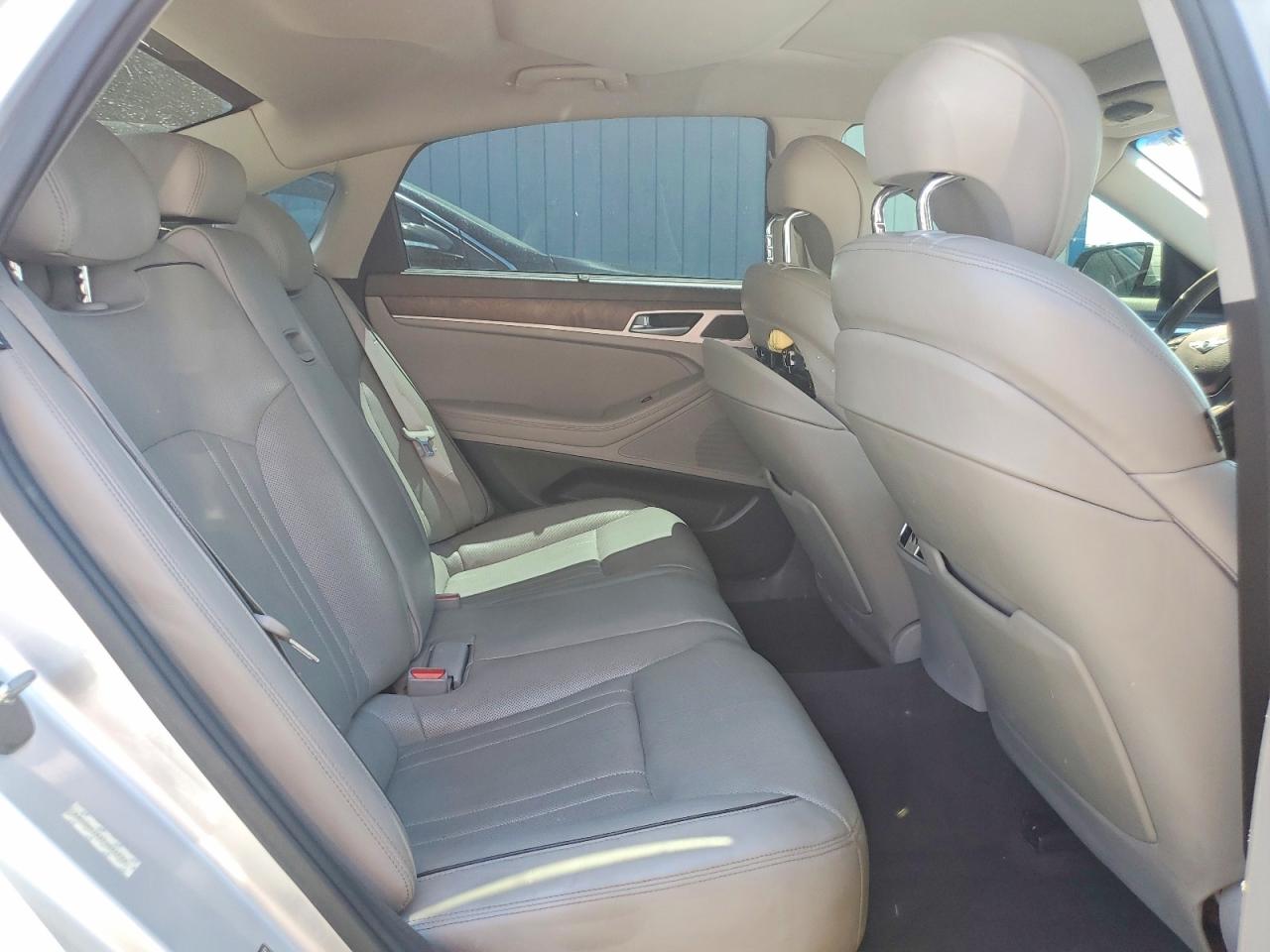 2015 Hyundai Genesis 3.8l Серебряный vin: KMHGN4JE3FU025733