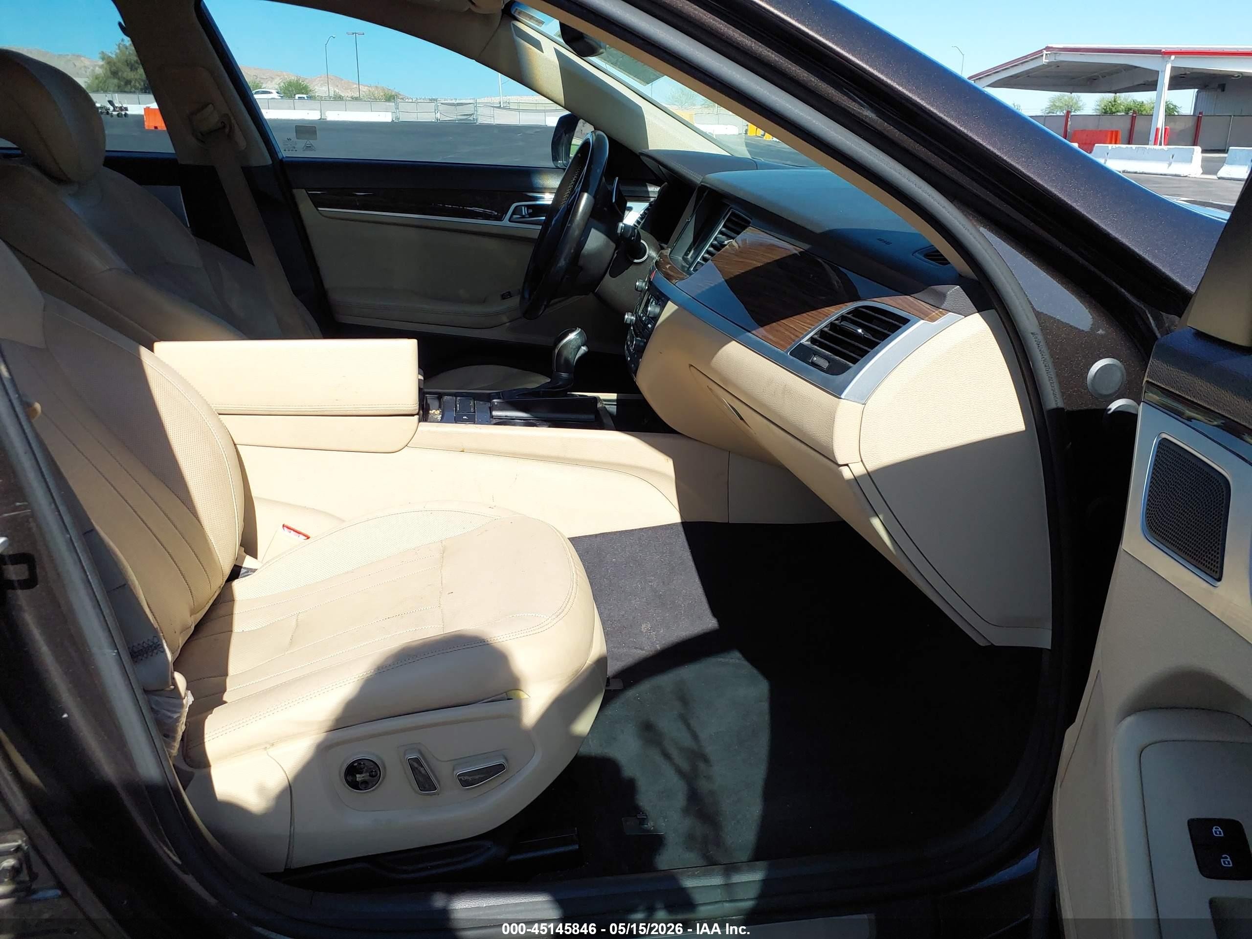 2015 Hyundai Genesis 3.8 Brown vin: KMHGN4JE3FU035050