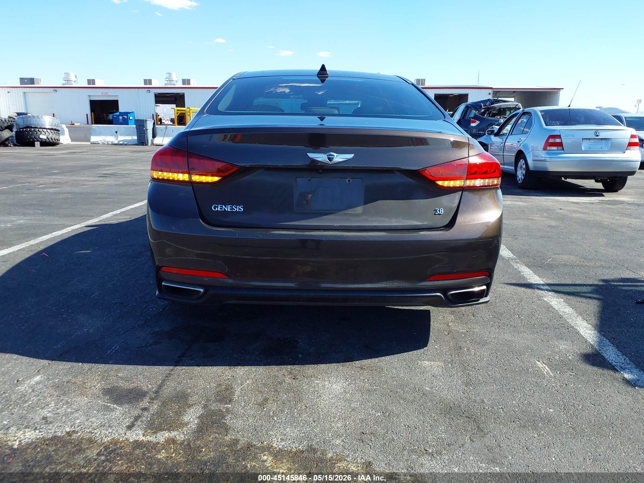 2015 Hyundai Genesis 3.8 Brown vin: KMHGN4JE3FU035050