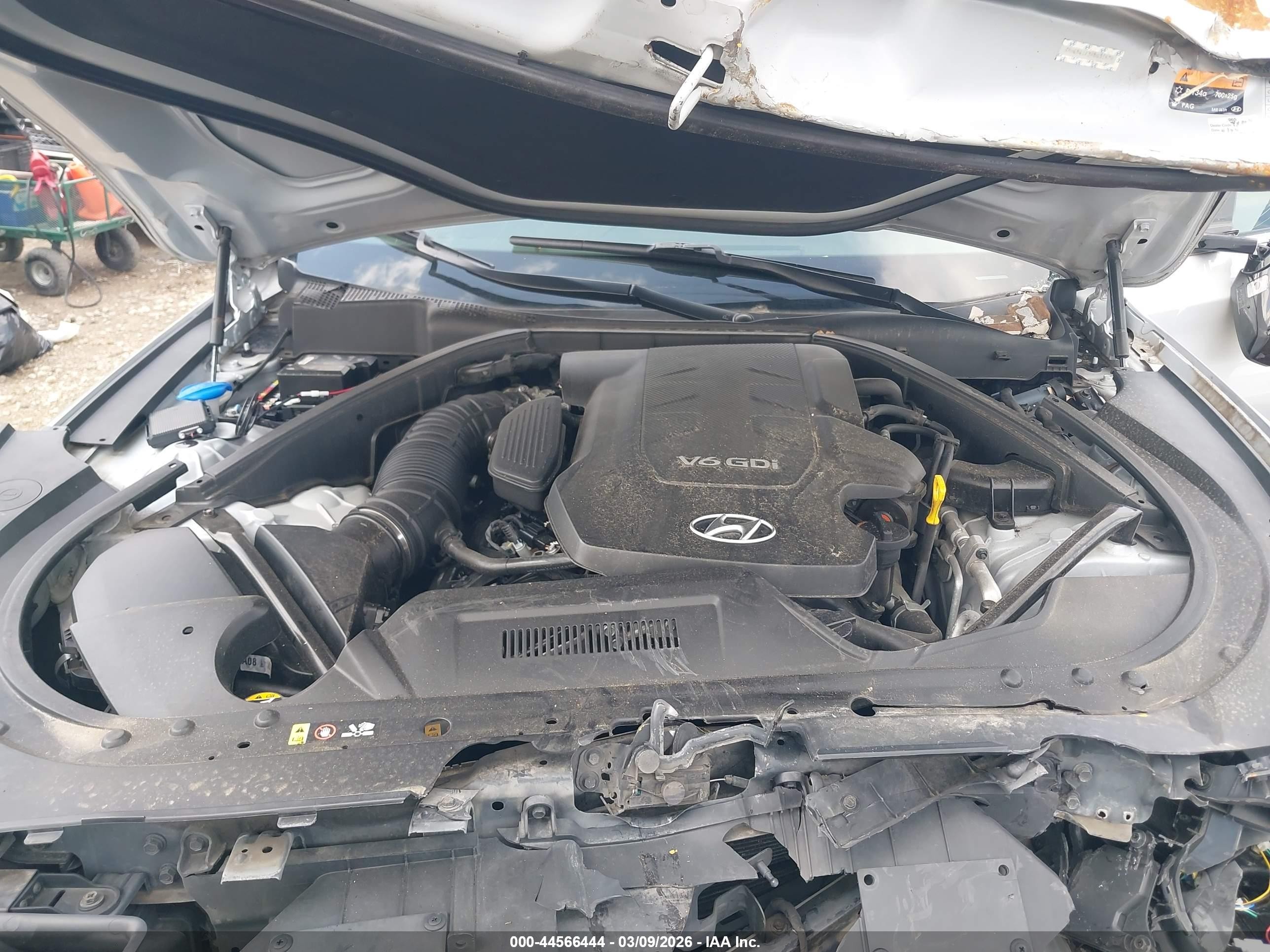 2015 Hyundai Genesis 3.8 Gray vin: KMHGN4JE3FU035579