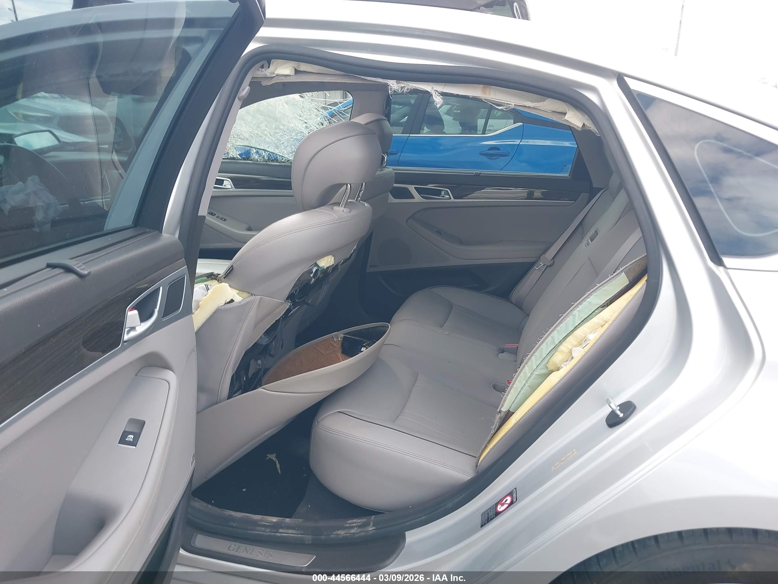 2015 Hyundai Genesis 3.8 Gray vin: KMHGN4JE3FU035579