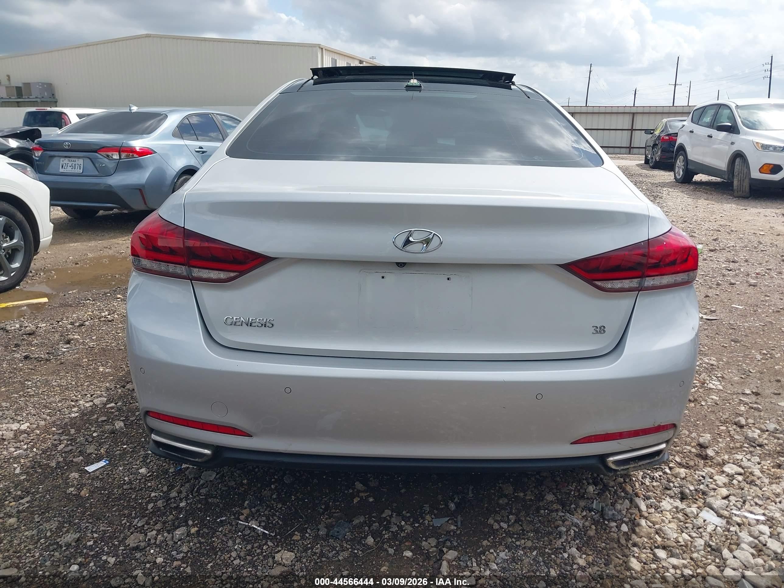 2015 Hyundai Genesis 3.8 Gray vin: KMHGN4JE3FU035579