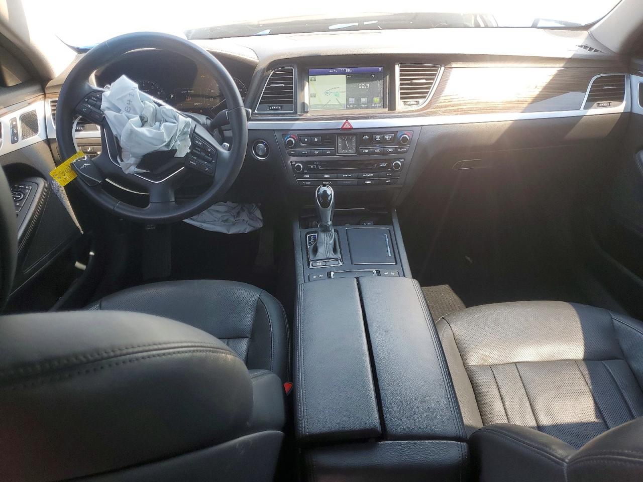 2015 Hyundai Genesis 3.8l Белый vin: KMHGN4JE3FU048980