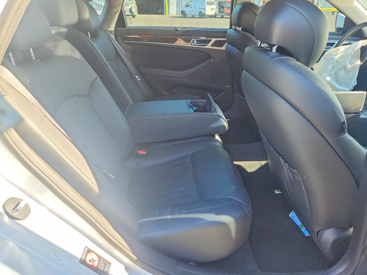 2015 Hyundai Genesis 3.8l Белый vin: KMHGN4JE3FU048980