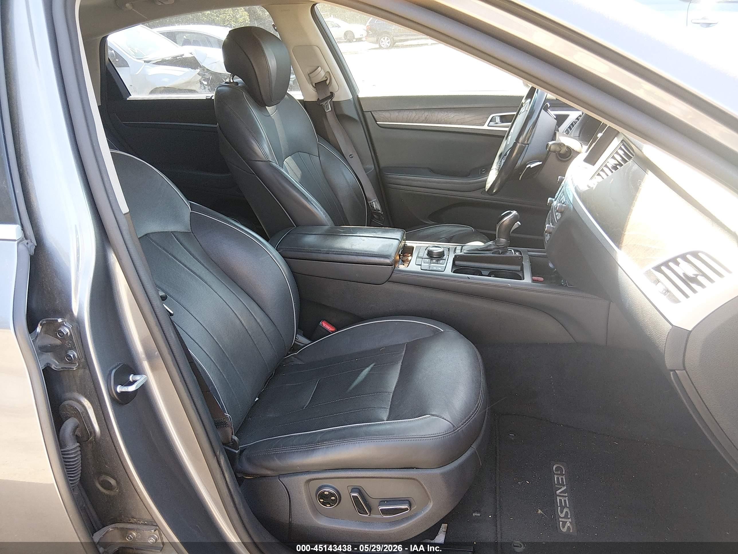 2015 Hyundai Genesis 3.8 Серый vin: KMHGN4JE3FU064080