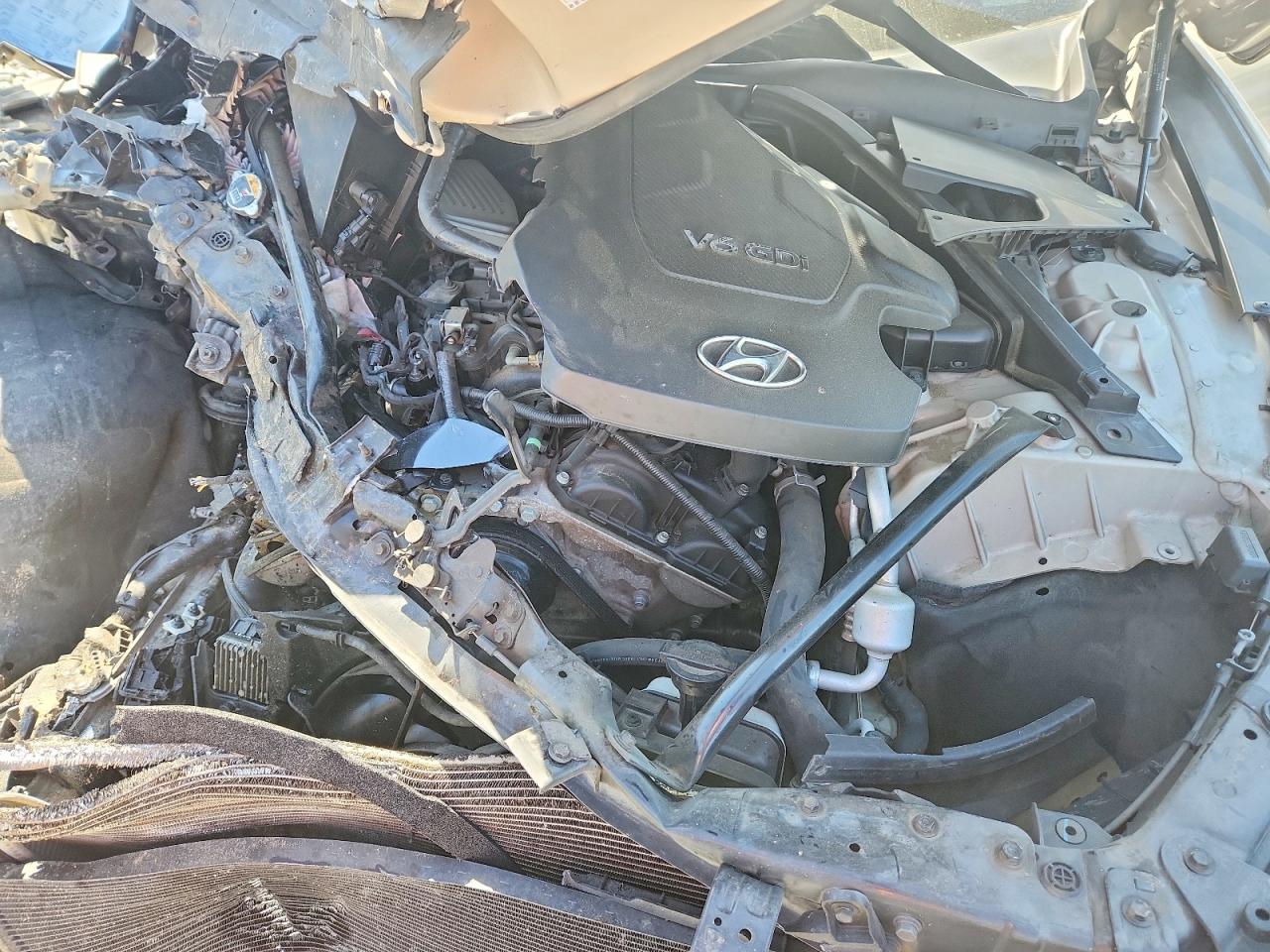 2015 Hyundai Genesis 3.8l Gold vin: KMHGN4JE3FU078044