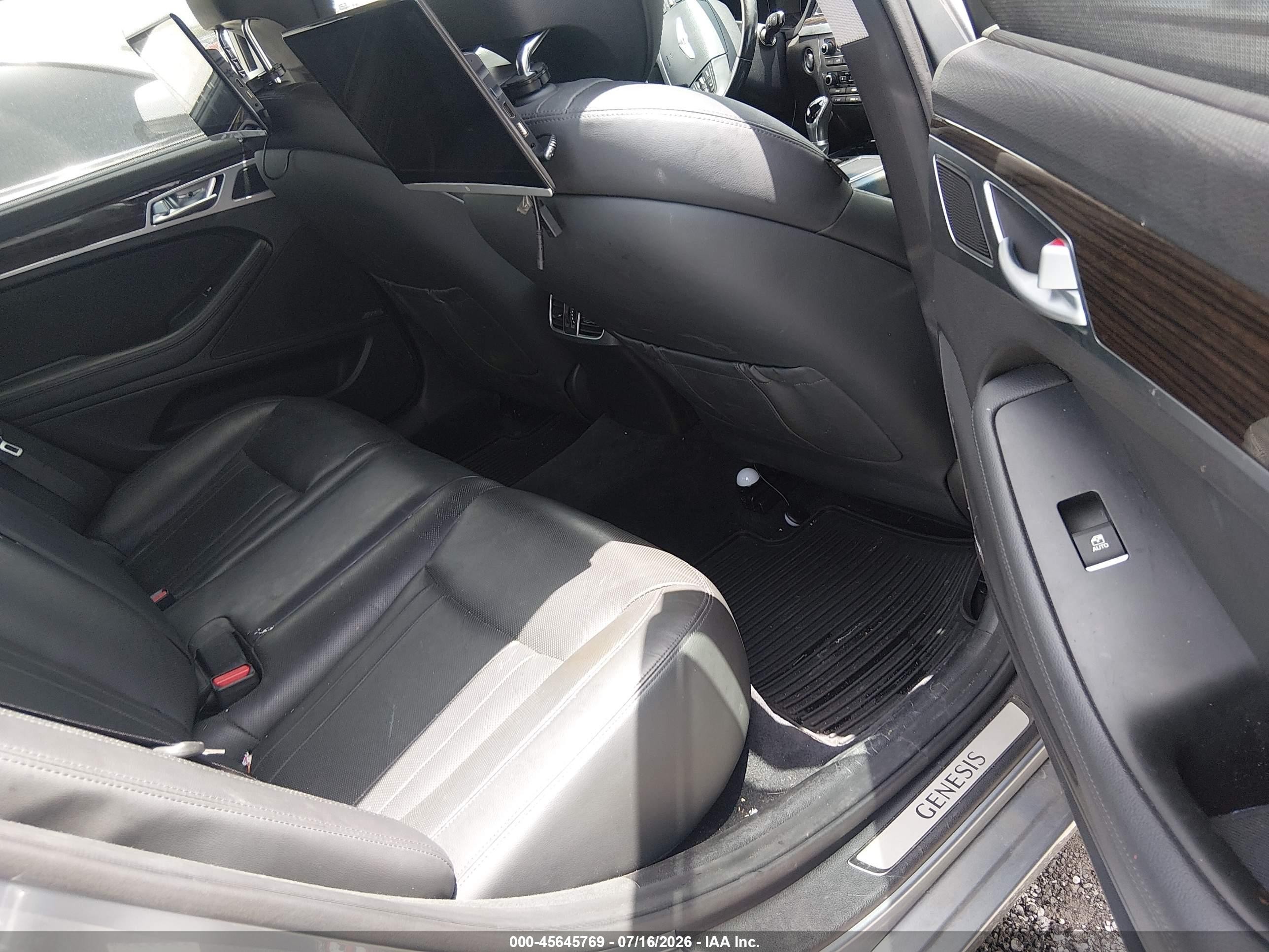2015 Hyundai Genesis 3.8 Blue vin: KMHGN4JE3FU080554