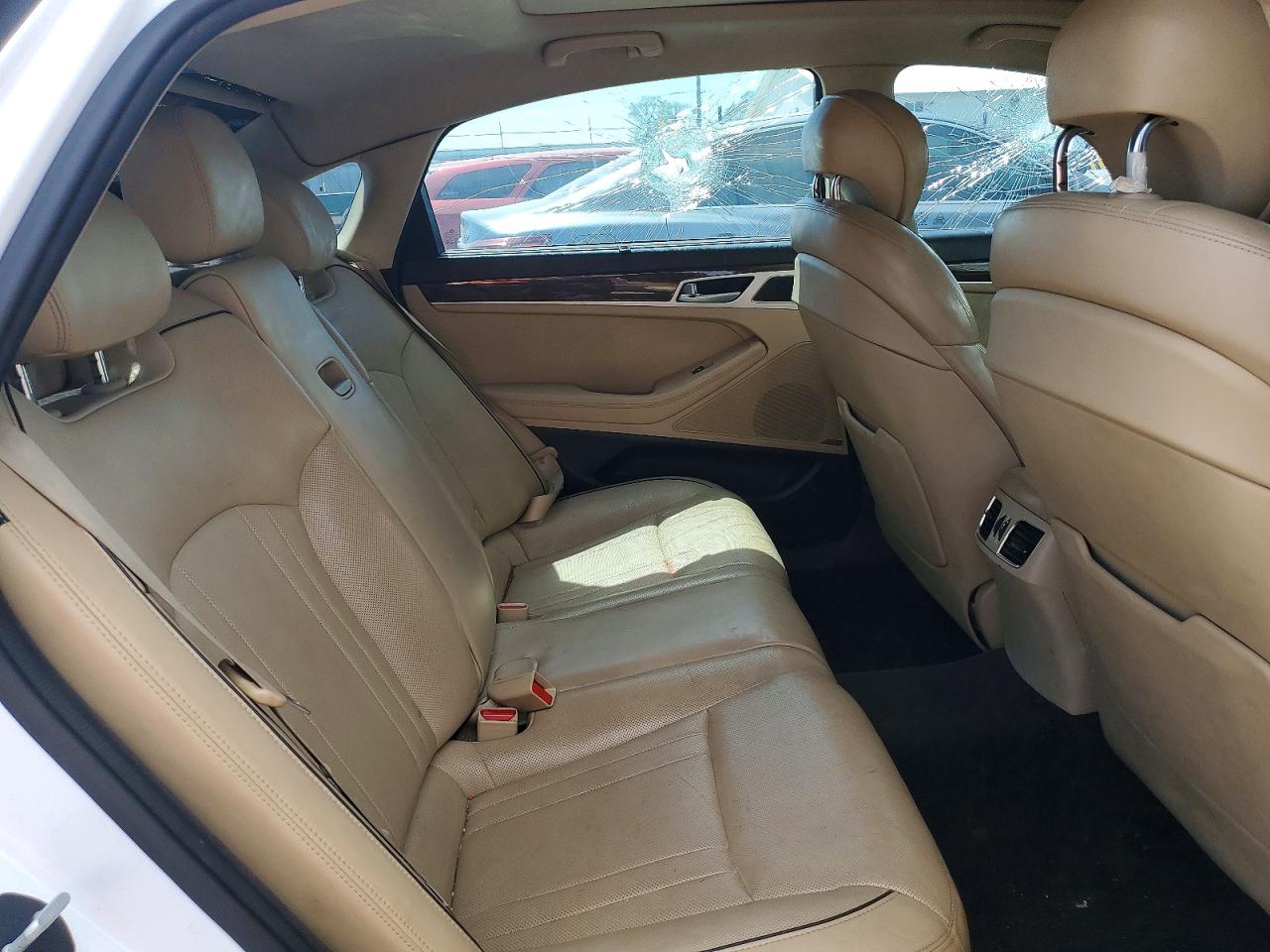 2015 Hyundai Genesis 3.8l White vin: KMHGN4JE4FU017706