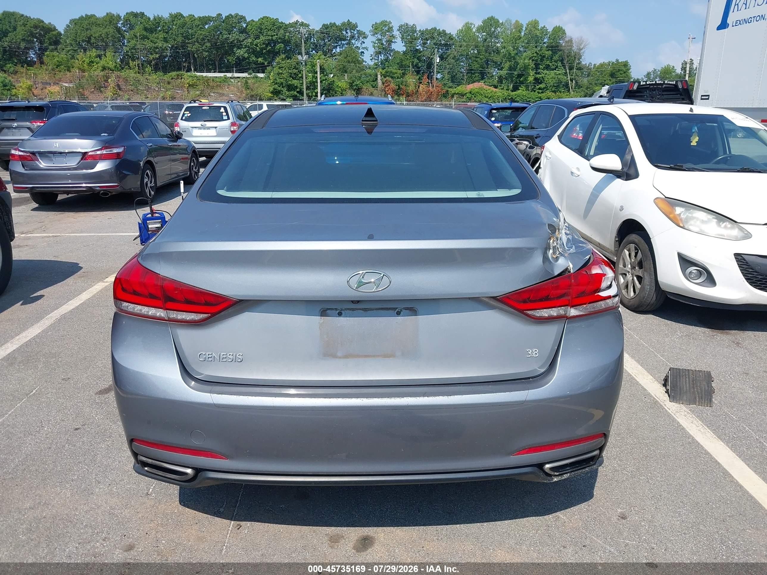 2015 Hyundai Genesis 3.8 Gray vin: KMHGN4JE4FU028012