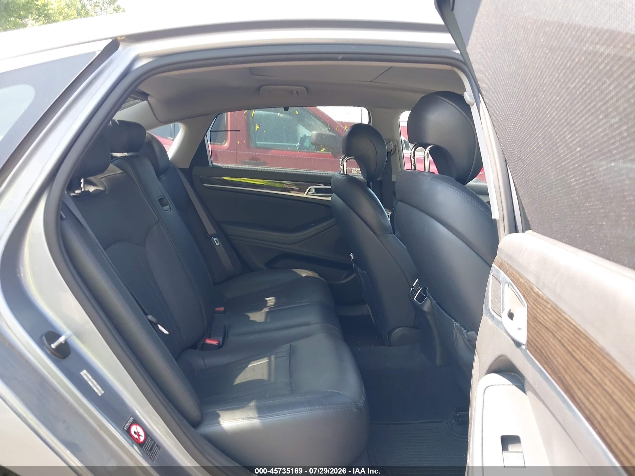 2015 Hyundai Genesis 3.8 Gray vin: KMHGN4JE4FU028012