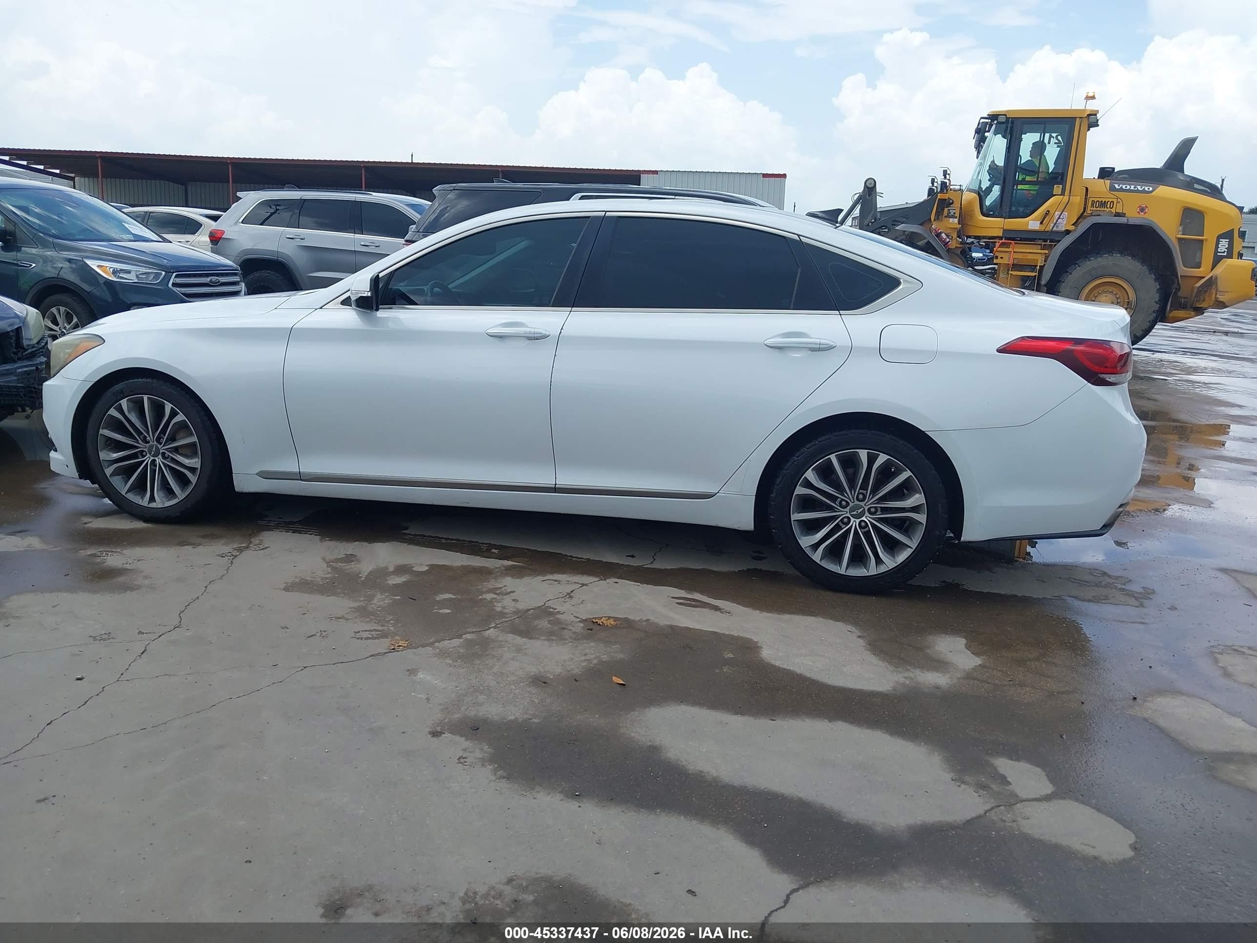 2015 Hyundai Genesis 3.8 White vin: KMHGN4JE4FU041682