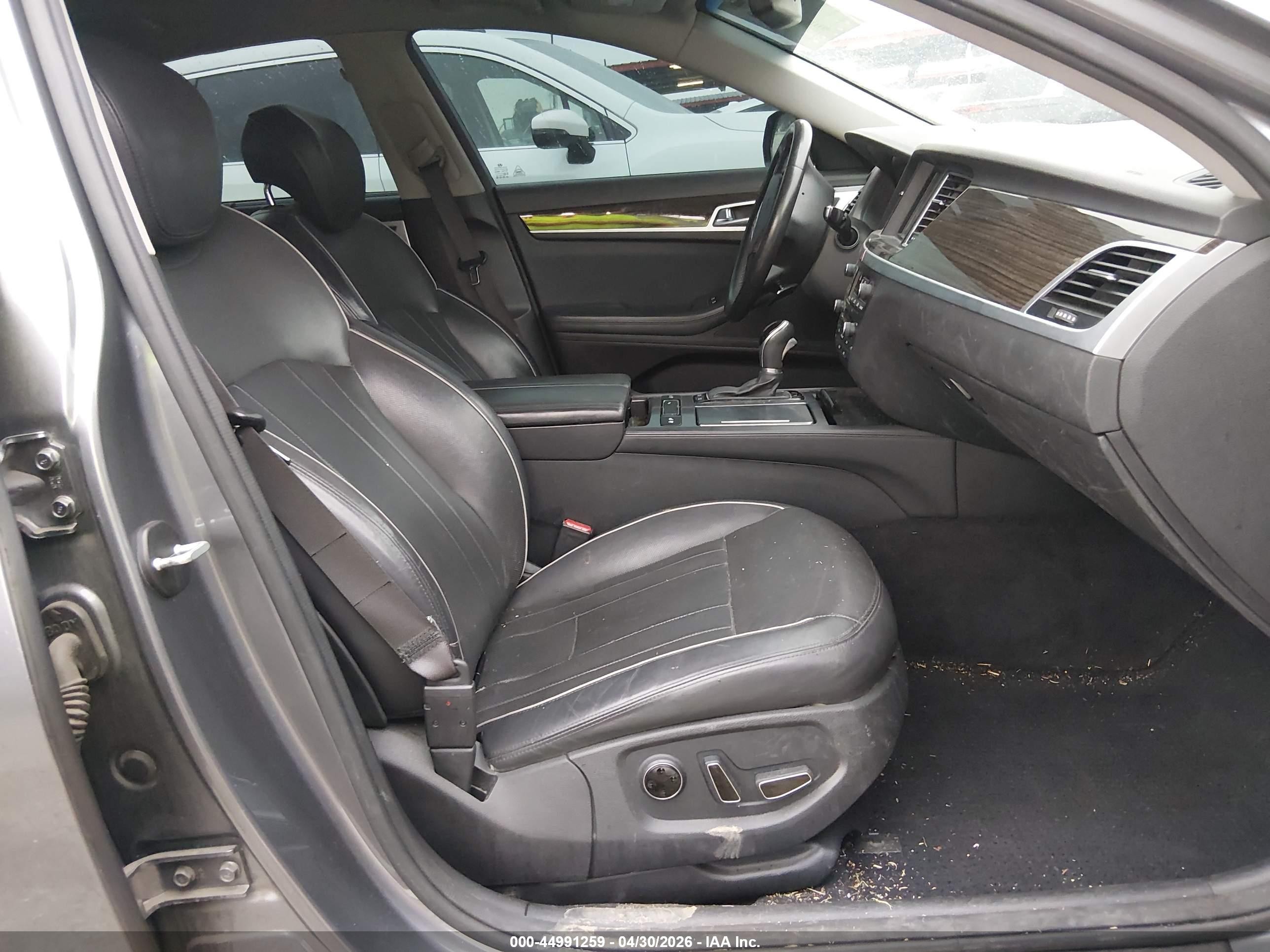 2015 Hyundai Genesis 3.8 Серый vin: KMHGN4JE4FU053556