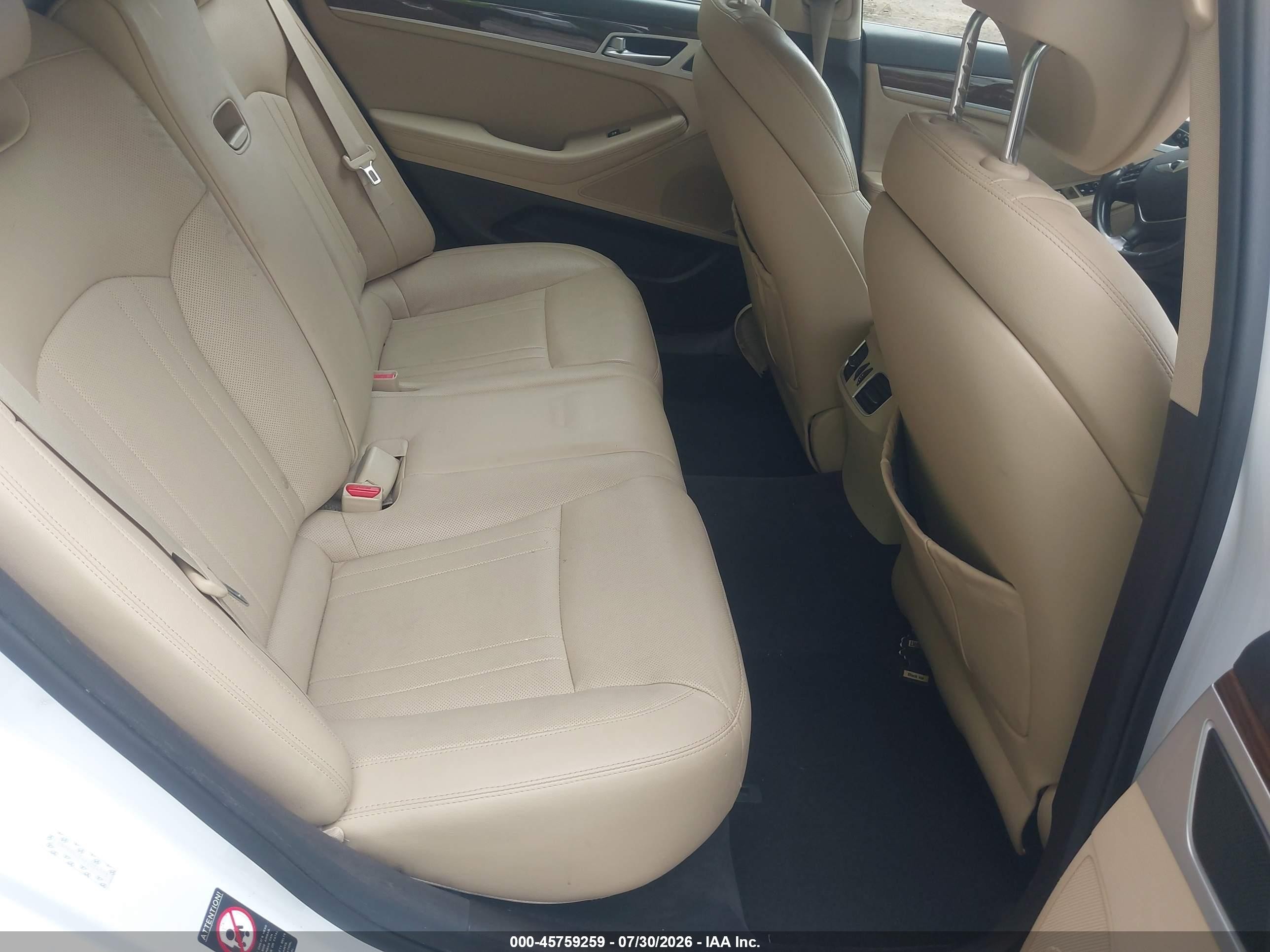 2015 Hyundai Genesis 3.8 White vin: KMHGN4JE4FU054173