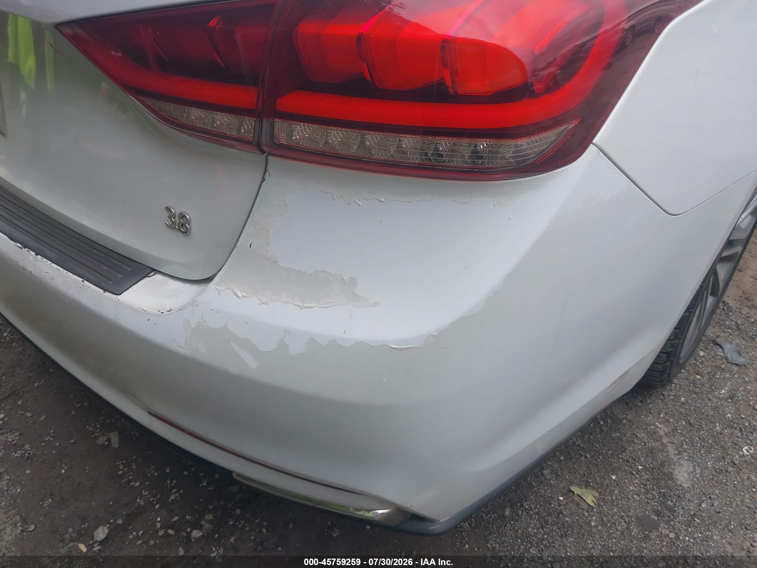 2015 Hyundai Genesis 3.8 White vin: KMHGN4JE4FU054173