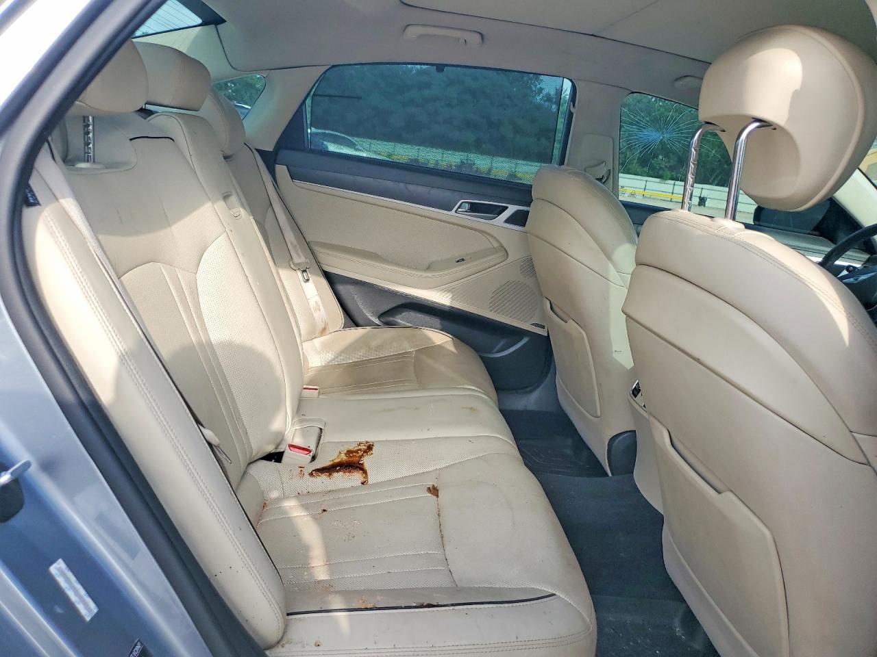 2015 Hyundai Genesis 3.8l Серебряный vin: KMHGN4JE4FU058515