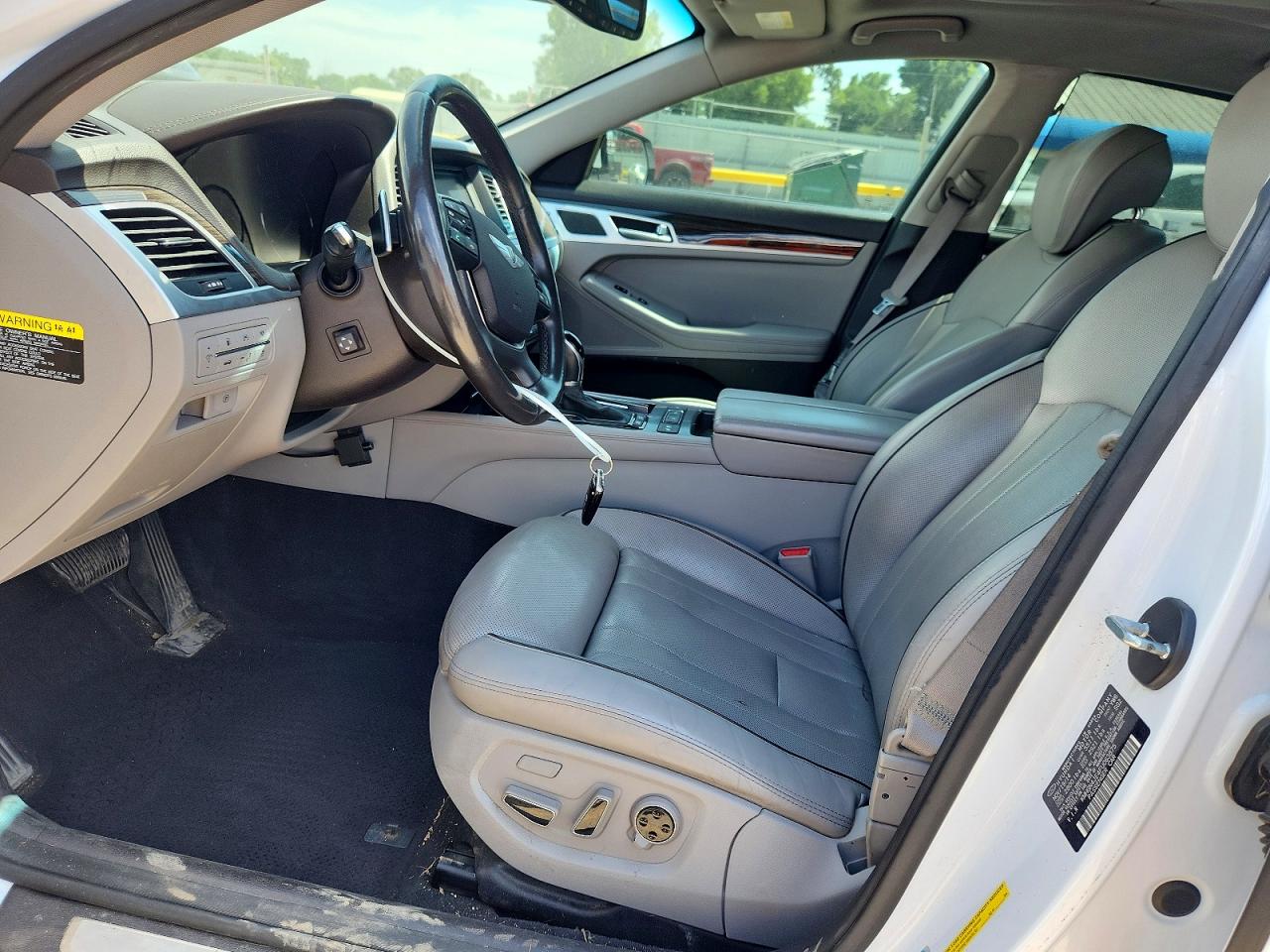 2015 Hyundai Genesis 3.8l White vin: KMHGN4JE4FU063875