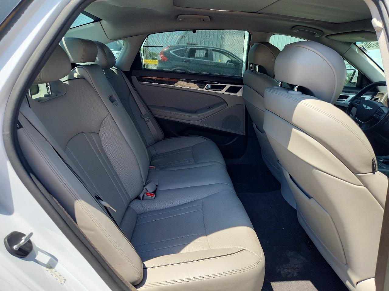 2015 Hyundai Genesis 3.8l White vin: KMHGN4JE4FU063875