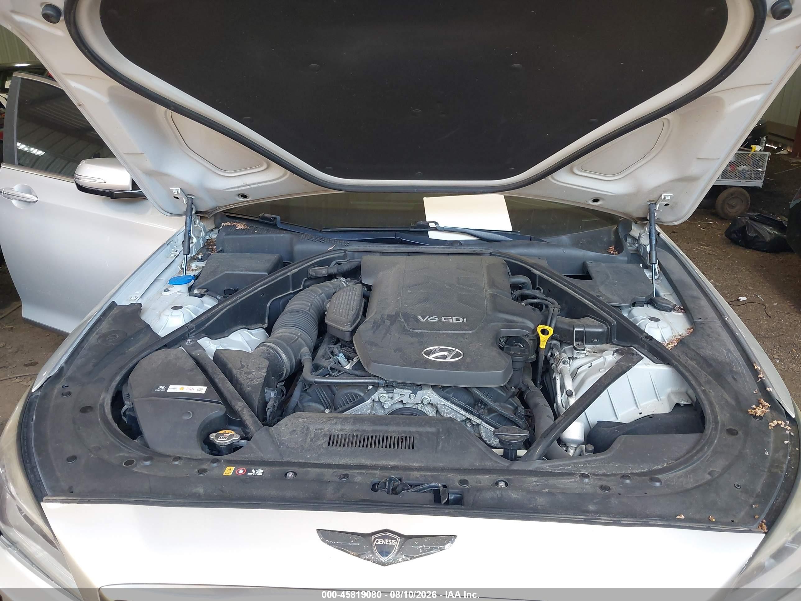 2015 Hyundai Genesis 3.8 Silver vin: KMHGN4JE4FU065139