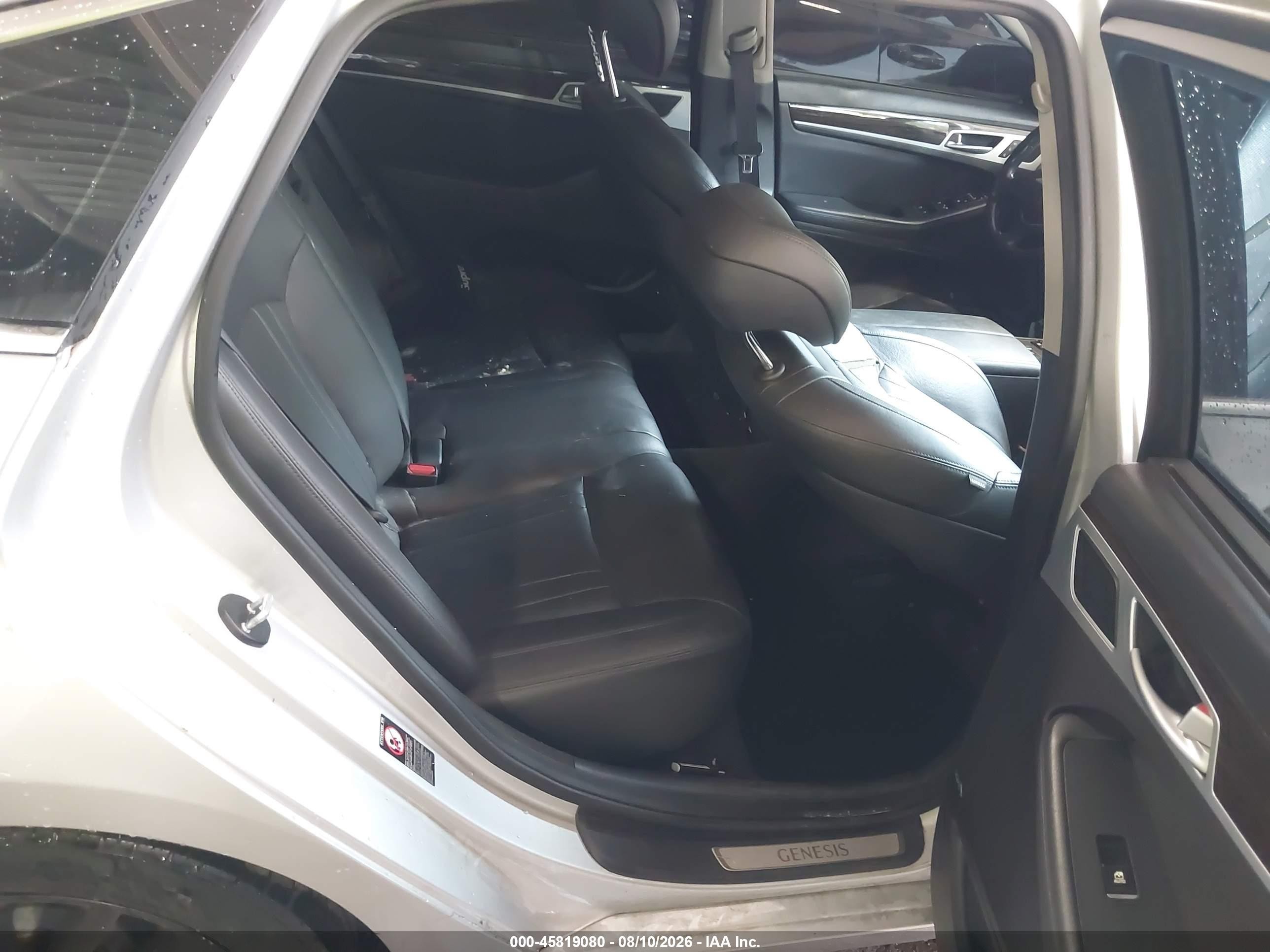 2015 Hyundai Genesis 3.8 Silver vin: KMHGN4JE4FU065139