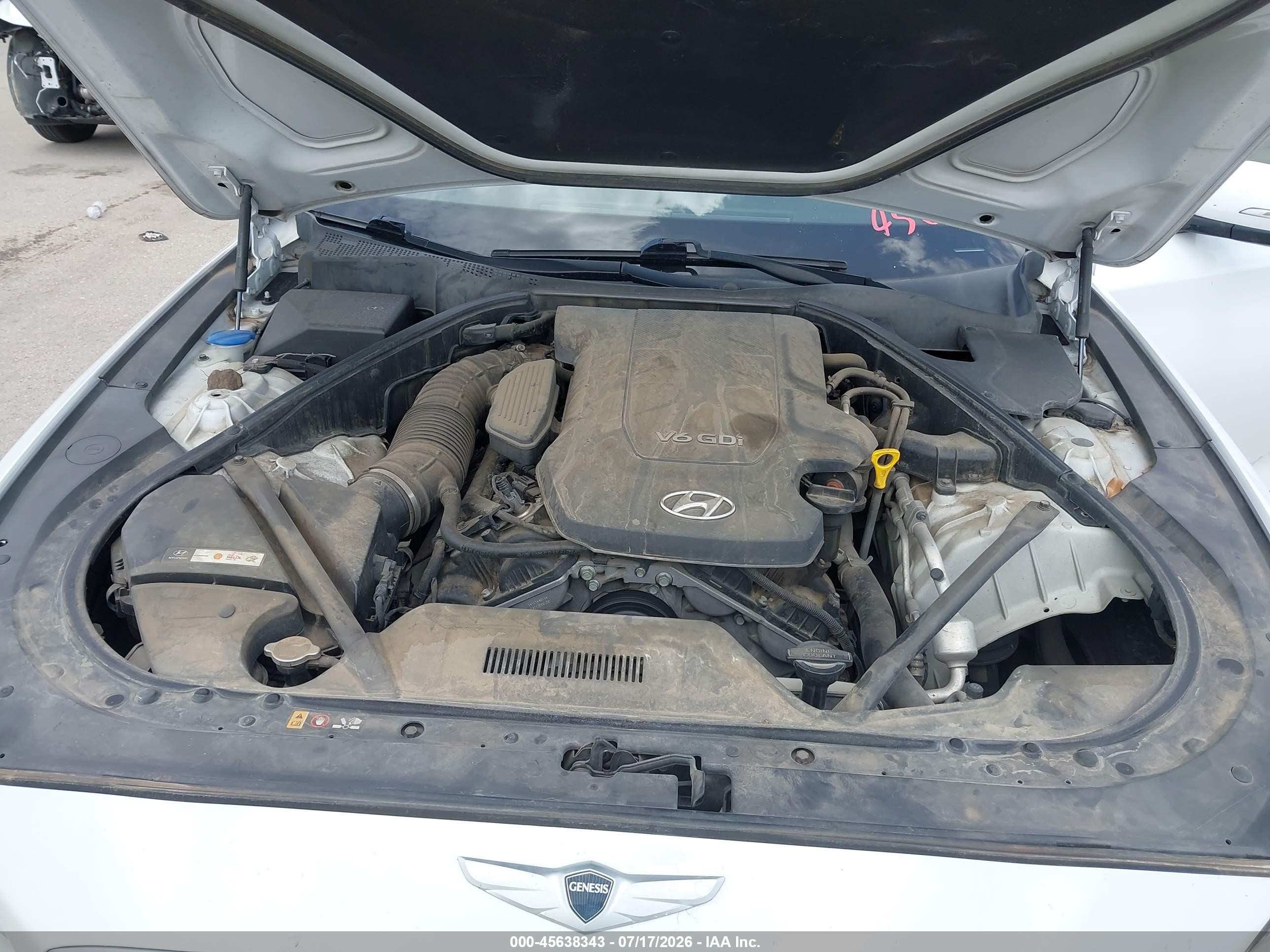 2015 Hyundai Genesis 3.8 White vin: KMHGN4JE4FU067036