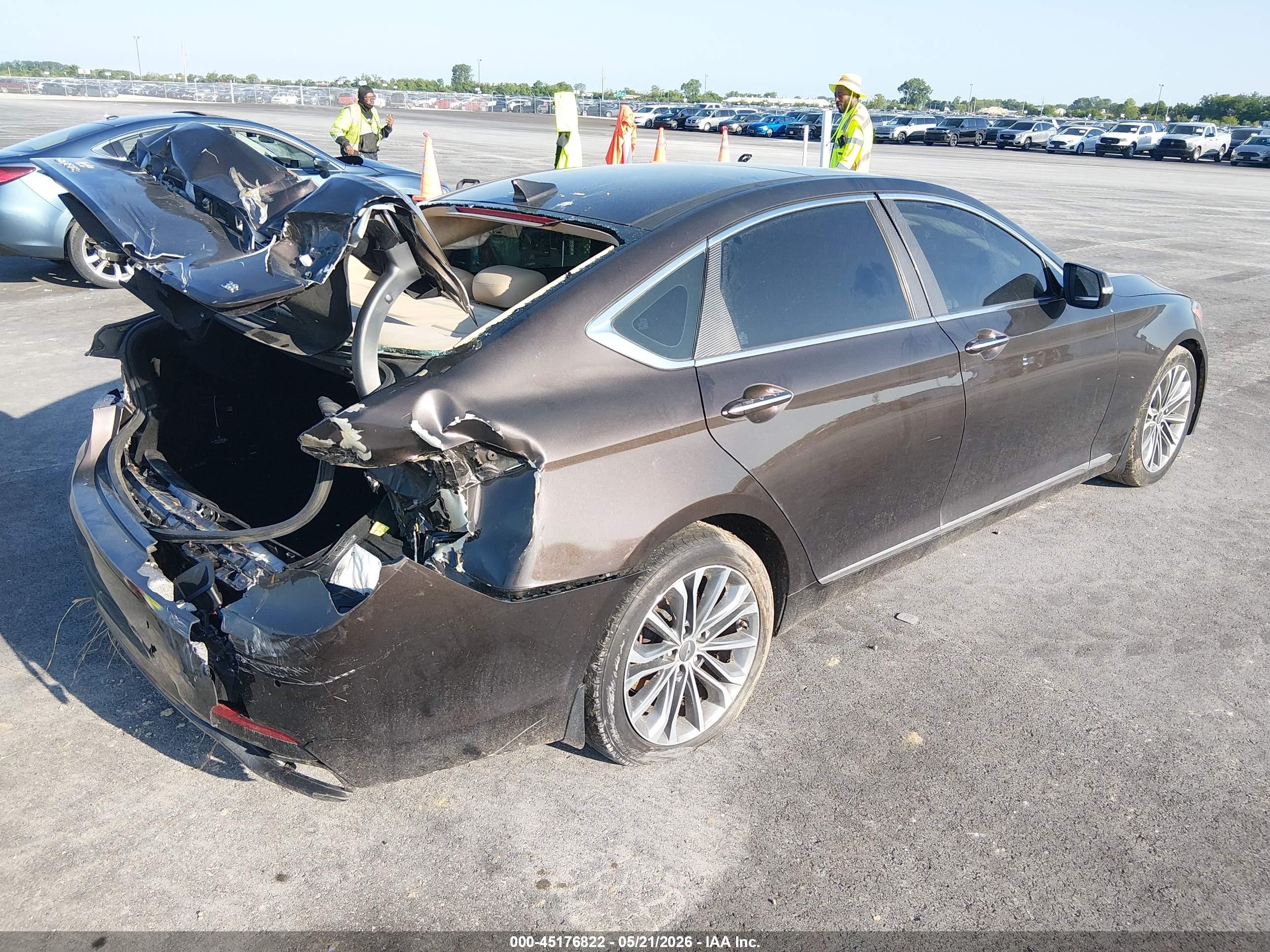 2015 Hyundai Genesis 3.8 Beige vin: KMHGN4JE4FU073886