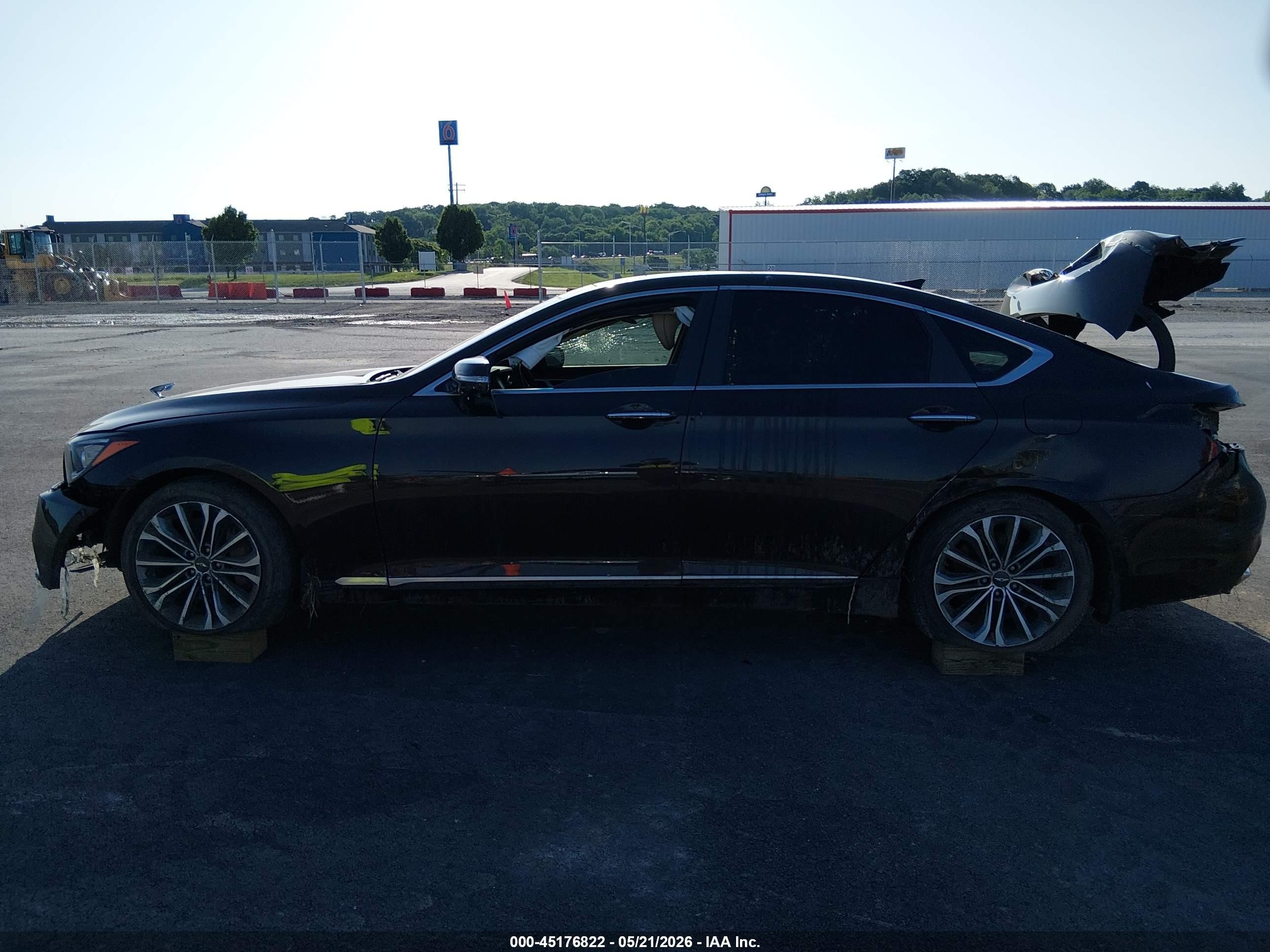 2015 Hyundai Genesis 3.8 Beige vin: KMHGN4JE4FU073886