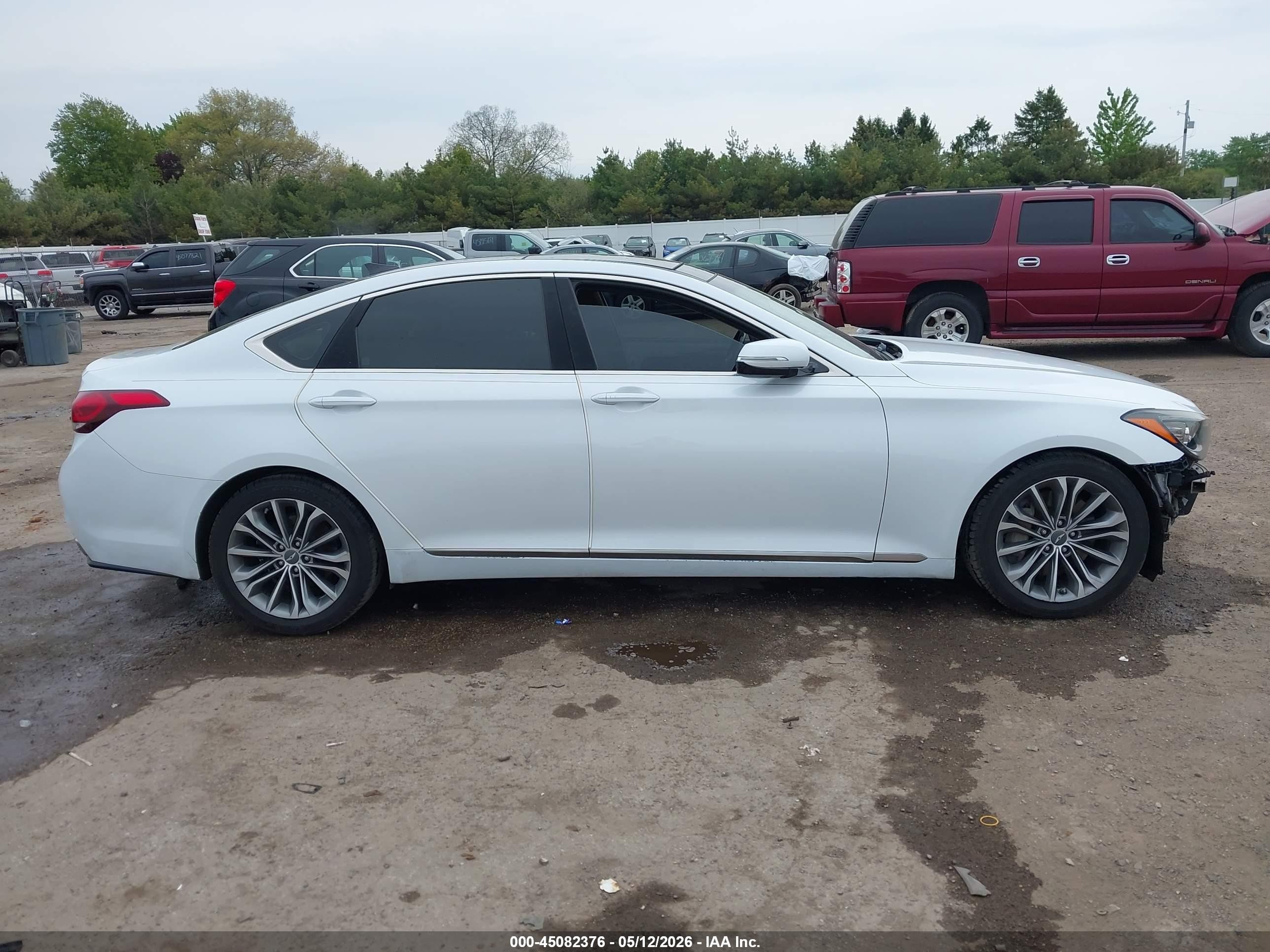 2015 Hyundai Genesis 3.8 Белый vin: KMHGN4JE4FU074343