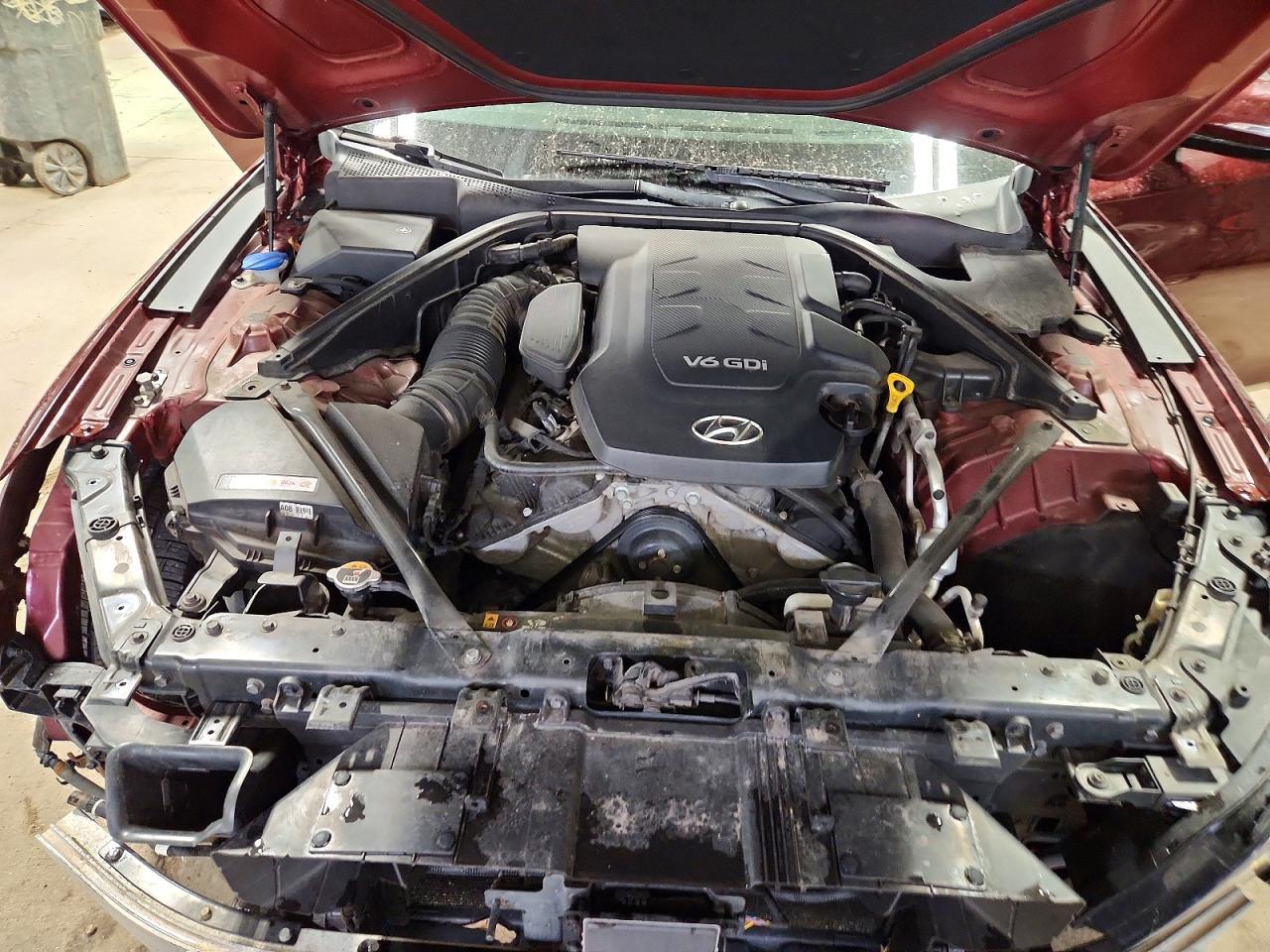 2015 Hyundai Genesis 3.8l Burgundy vin: KMHGN4JE4FU081390
