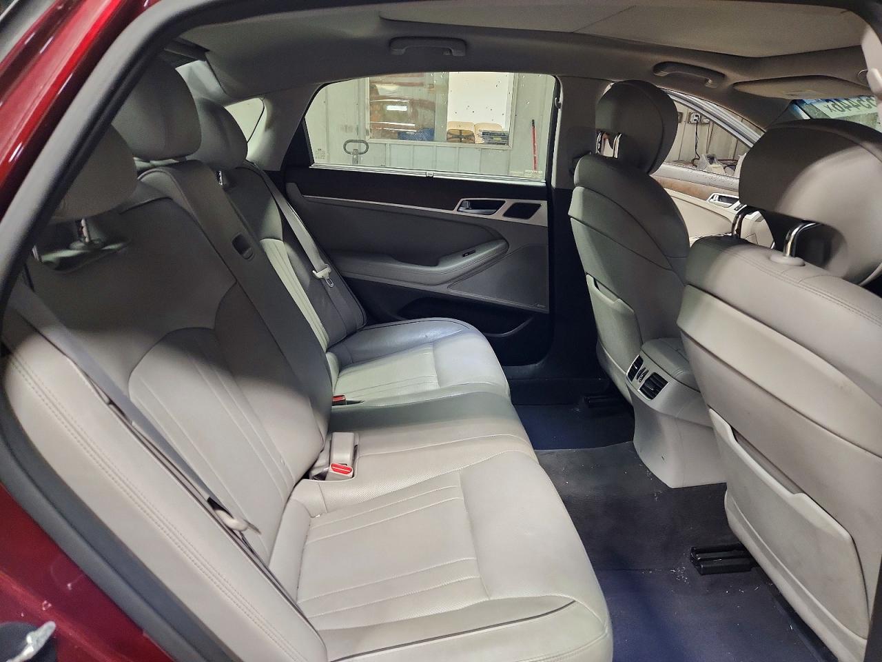 2015 Hyundai Genesis 3.8l Burgundy vin: KMHGN4JE4FU081390