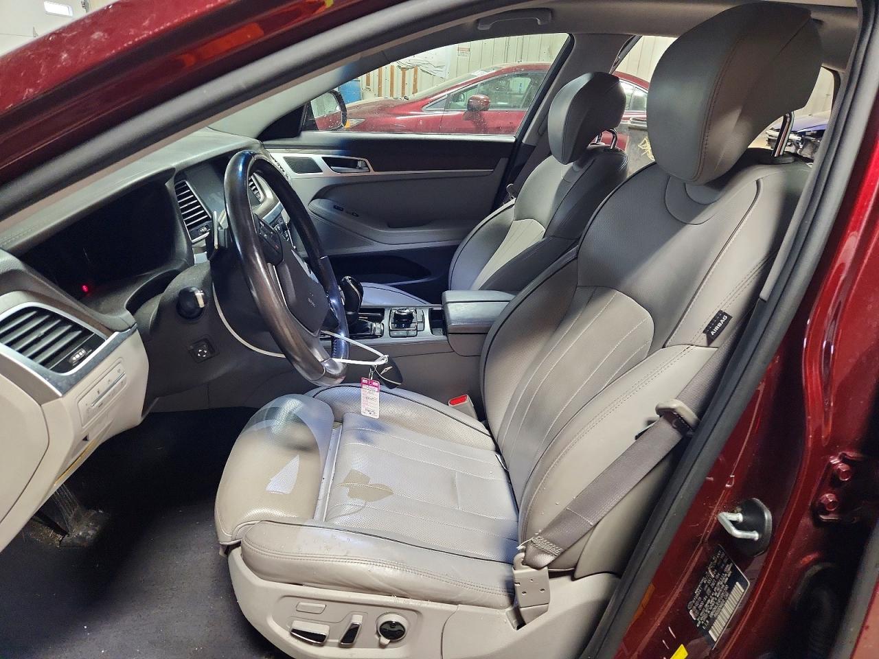 2015 Hyundai Genesis 3.8l Burgundy vin: KMHGN4JE4FU081390