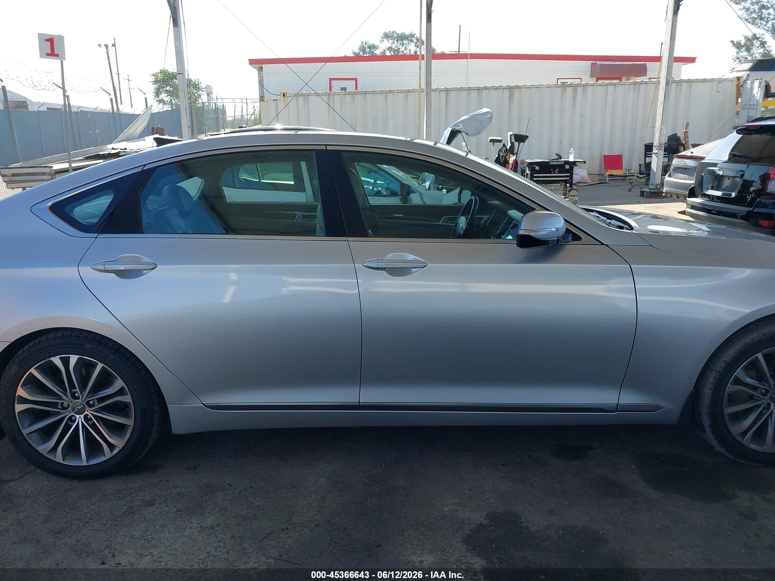 2015 Hyundai Genesis 3.8 Silver vin: KMHGN4JE4FU083818