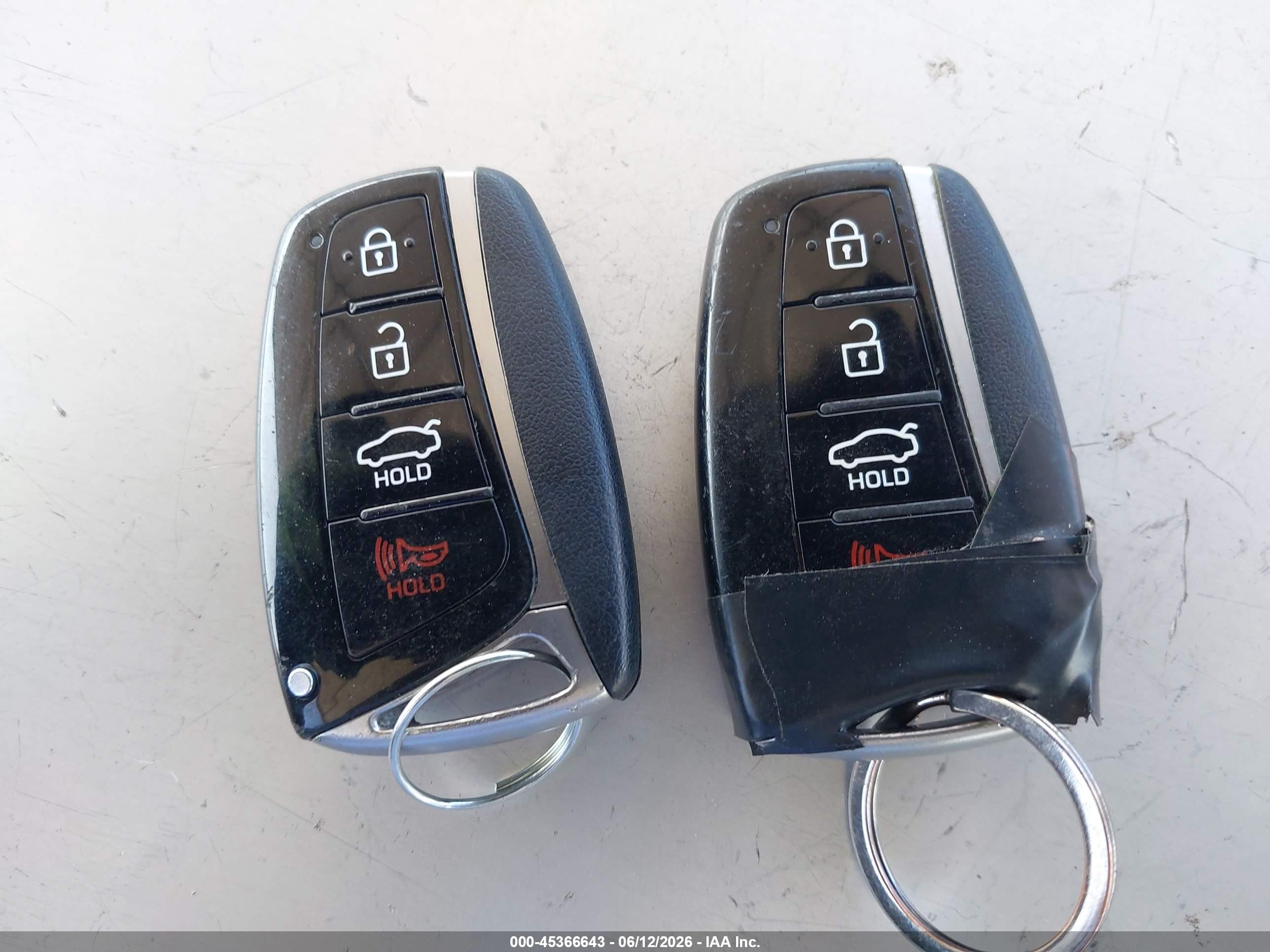 2015 Hyundai Genesis 3.8 Silver vin: KMHGN4JE4FU083818