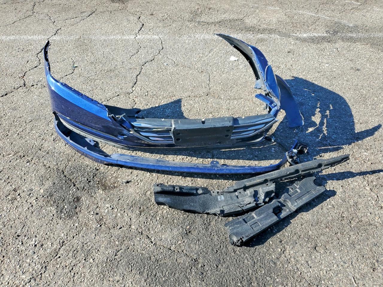 2015 Hyundai Genesis 3.8l Blue vin: KMHGN4JE4FU090333