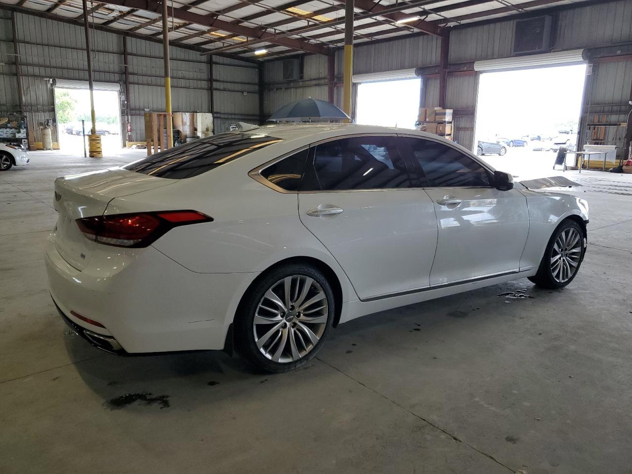 2018 Genesis G80 Base Белый vin: KMHGN4JE4JU270517