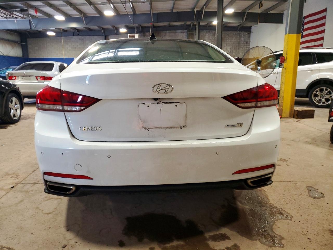 2015 Hyundai Genesis 3.8l White vin: KMHGN4JE5FU024308