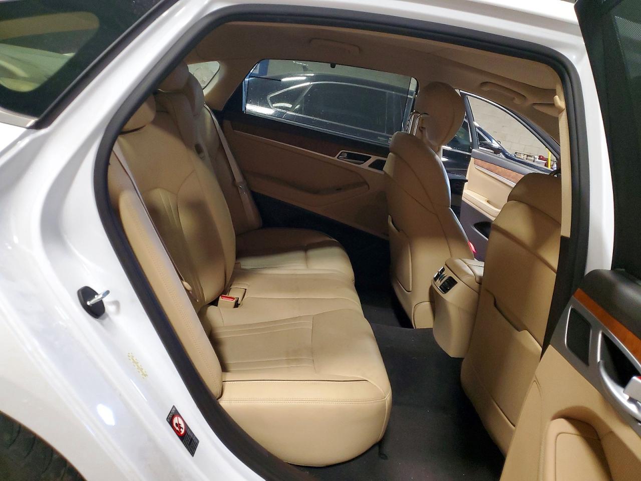 2015 Hyundai Genesis 3.8l White vin: KMHGN4JE5FU024308