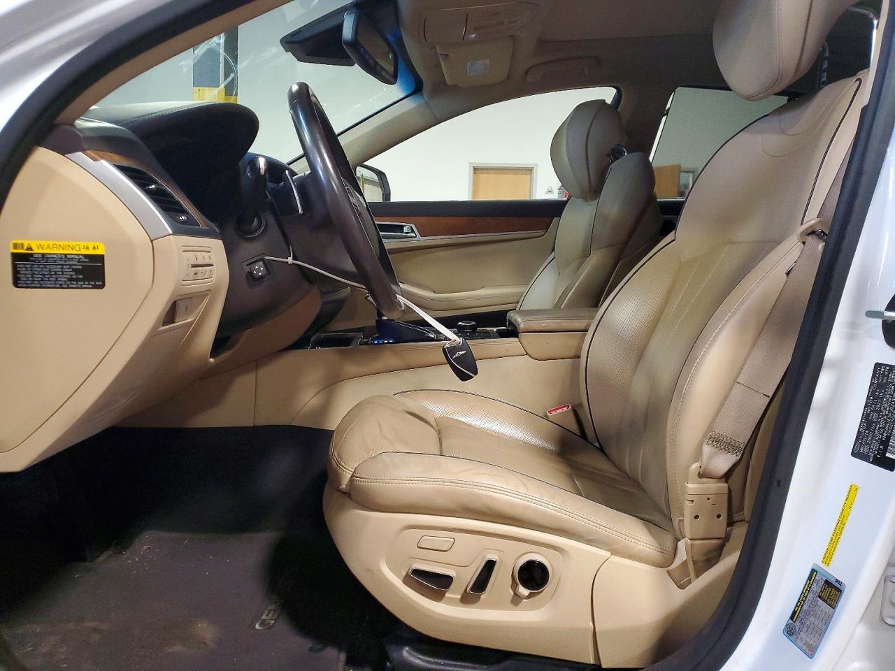 2015 Hyundai Genesis 3.8l White vin: KMHGN4JE5FU024308