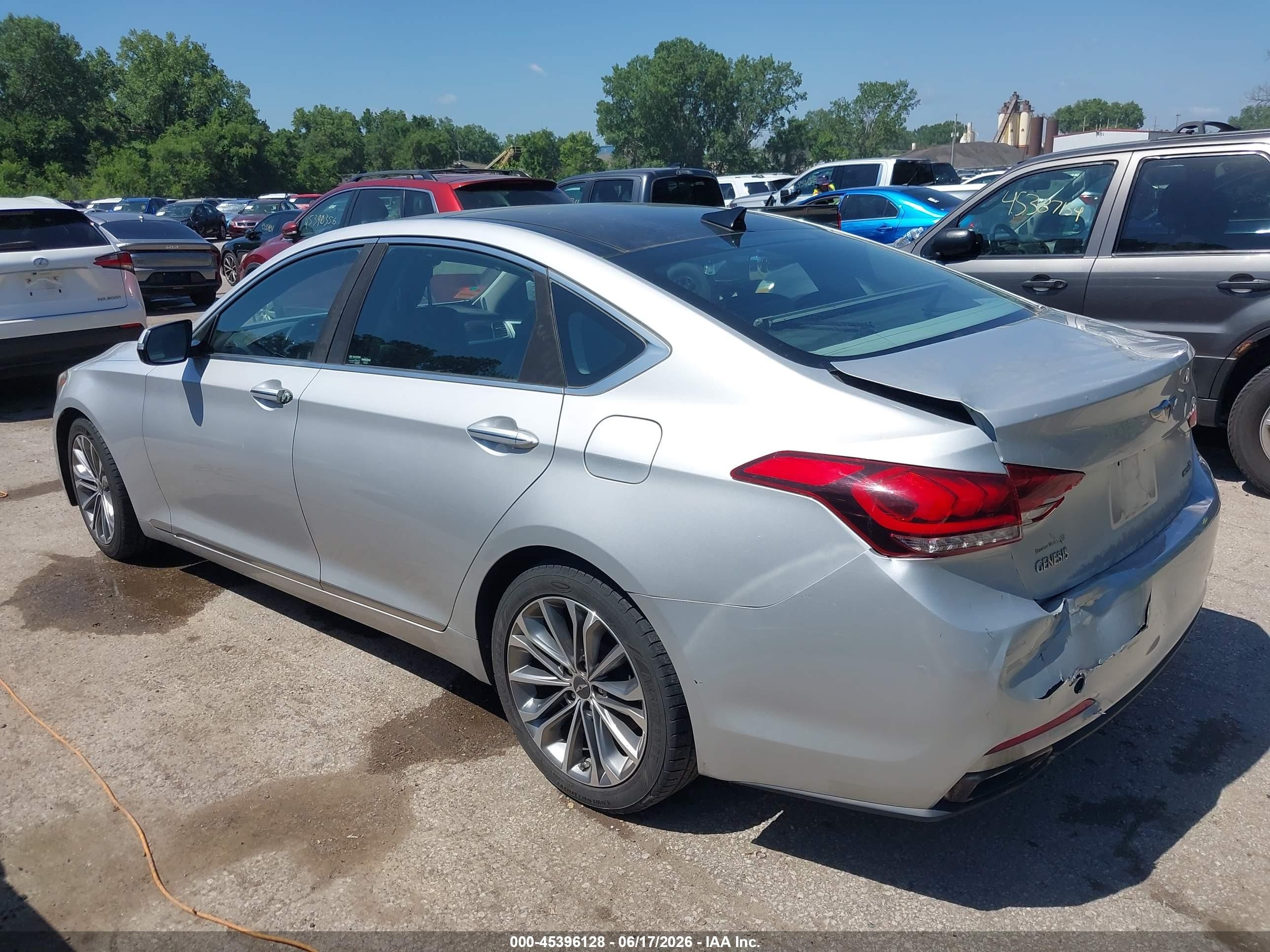 2015 Hyundai Genesis 3.8 Silver vin: KMHGN4JE5FU039455